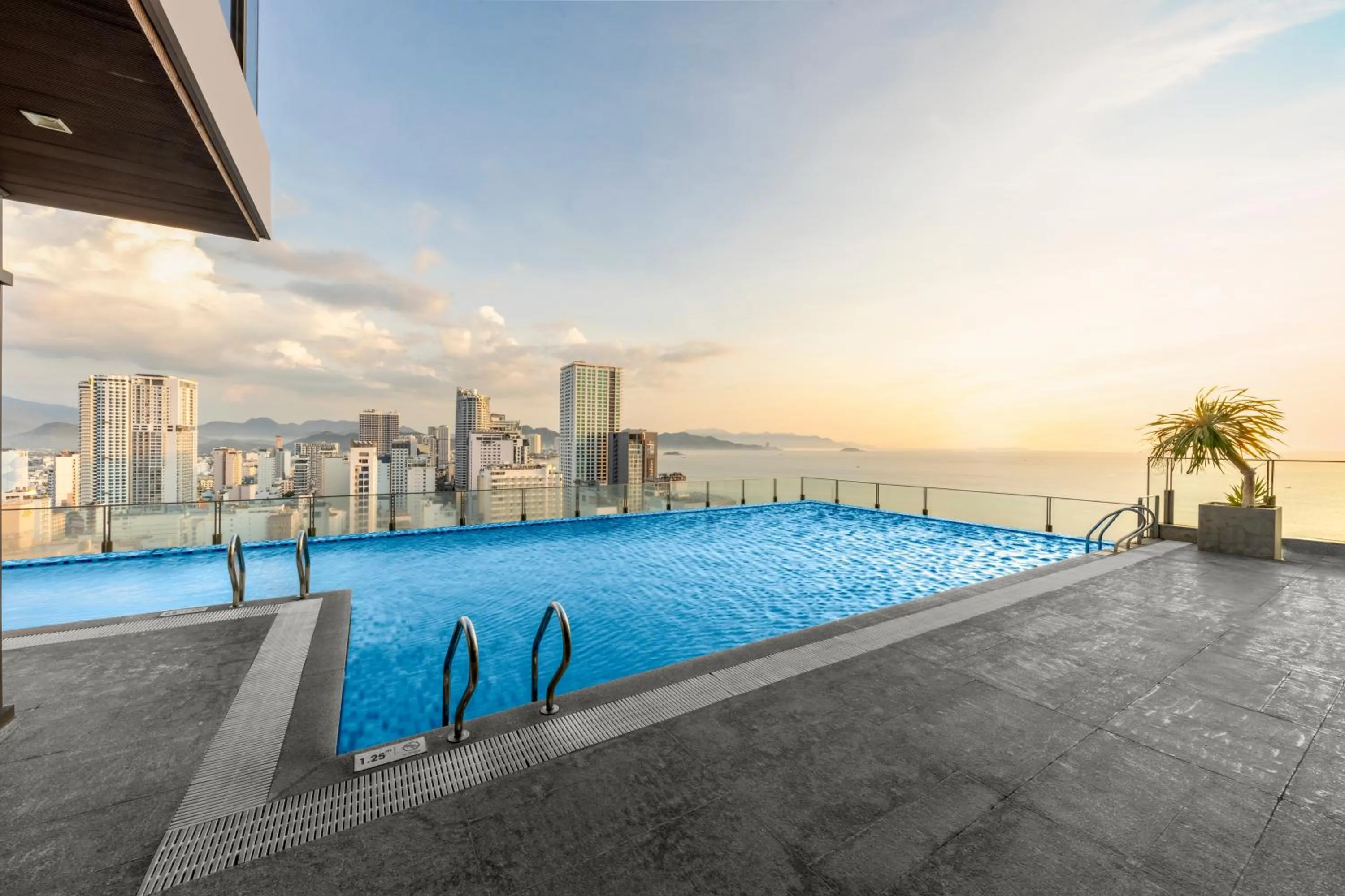 Swimming pool in Green Beach Hotel Nha Trang