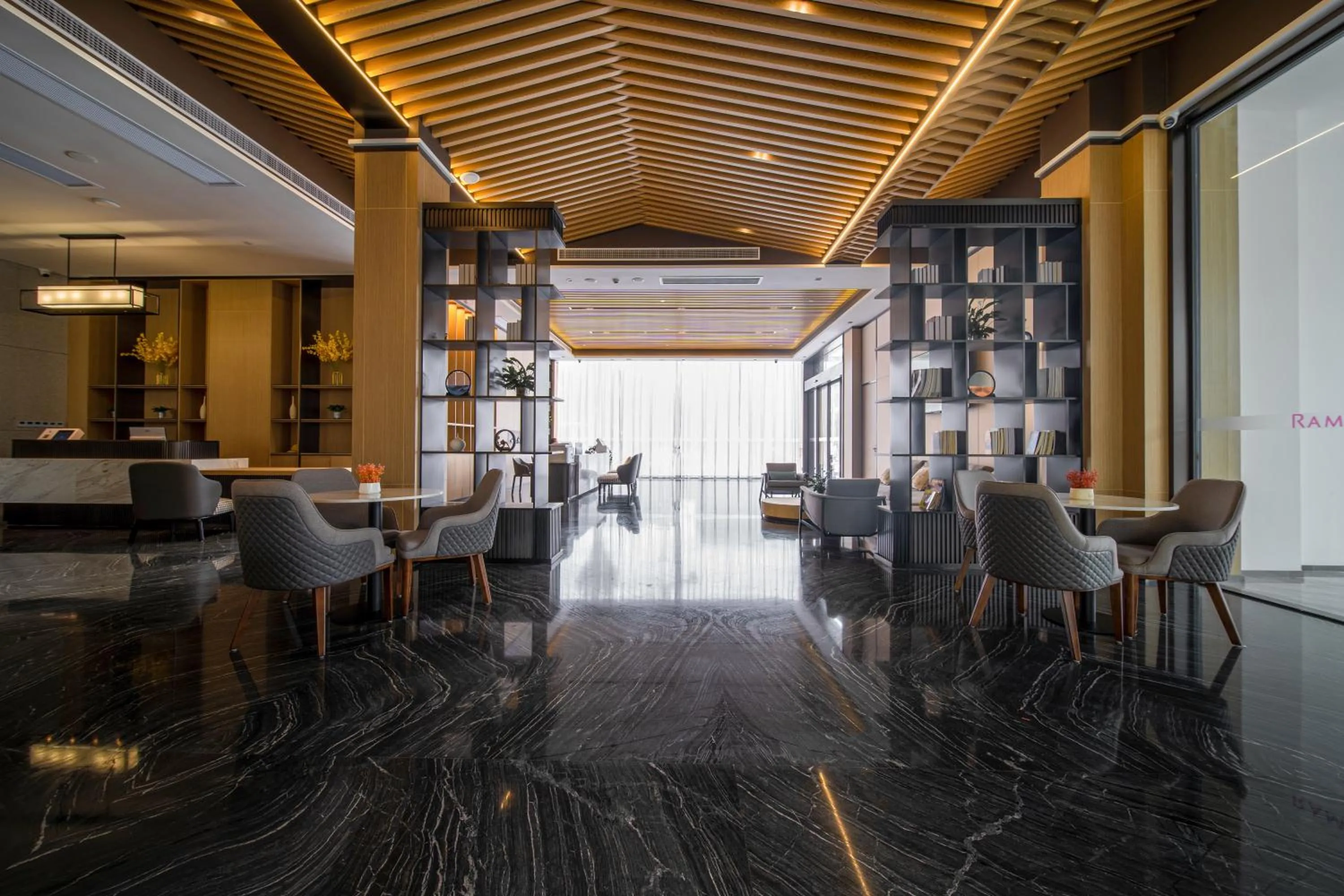 Lobby or reception in Ramada Guilin Yangshuo Resort