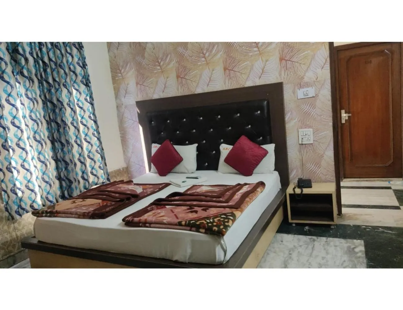 Photo of the whole room, Bed in Hotel Atithi (Ludhiana)