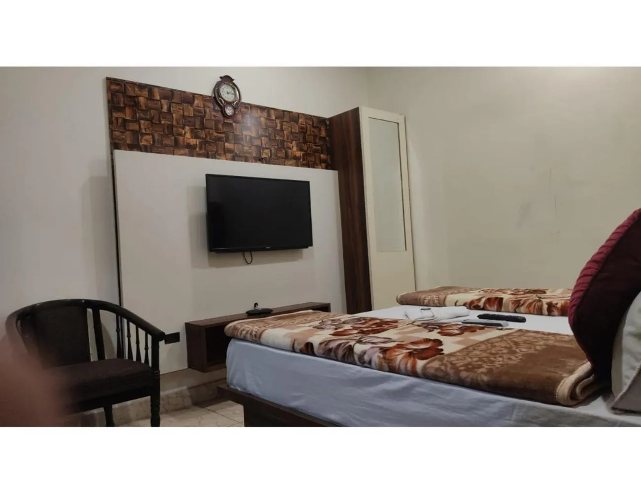 TV and multimedia, Bed in Hotel Atithi (Ludhiana)