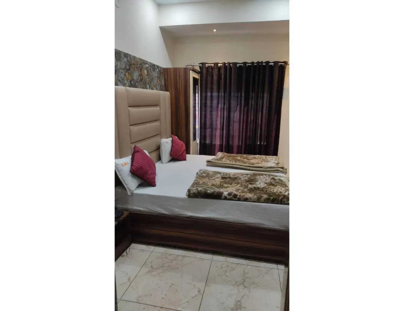 Photo of the whole room, Bed in Hotel Atithi (Ludhiana)