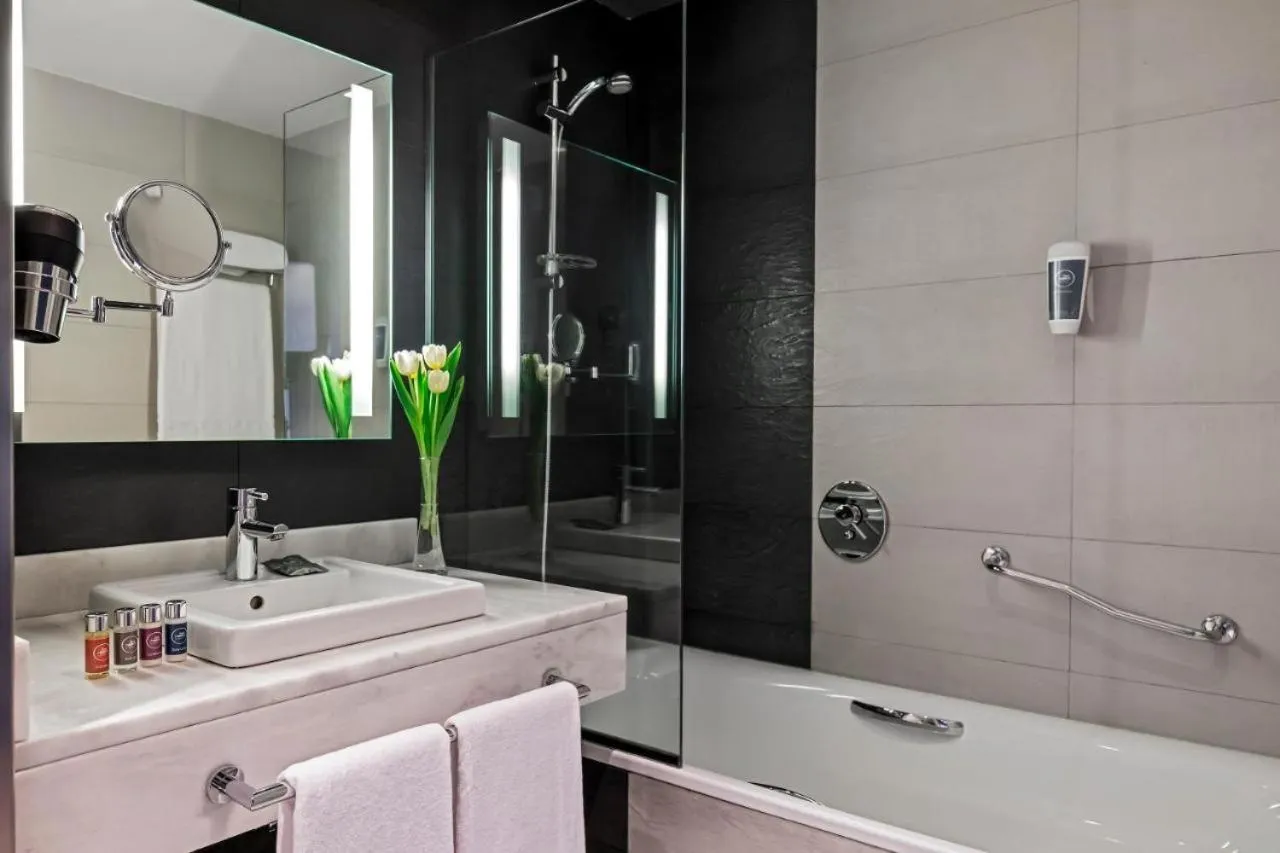 Hotel Zentral Castellana Norte