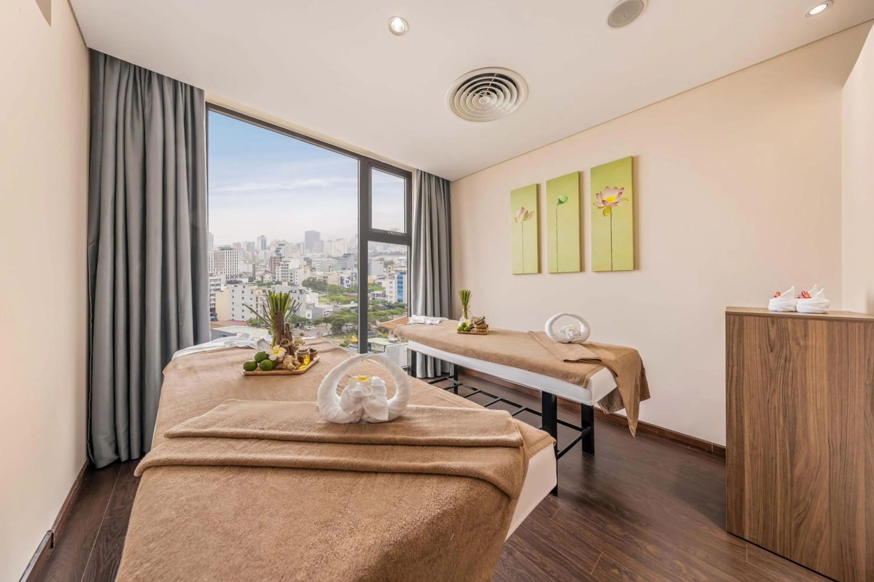 Massage in Mangata Beachfront Hotel - Rooftop Bar Sea View