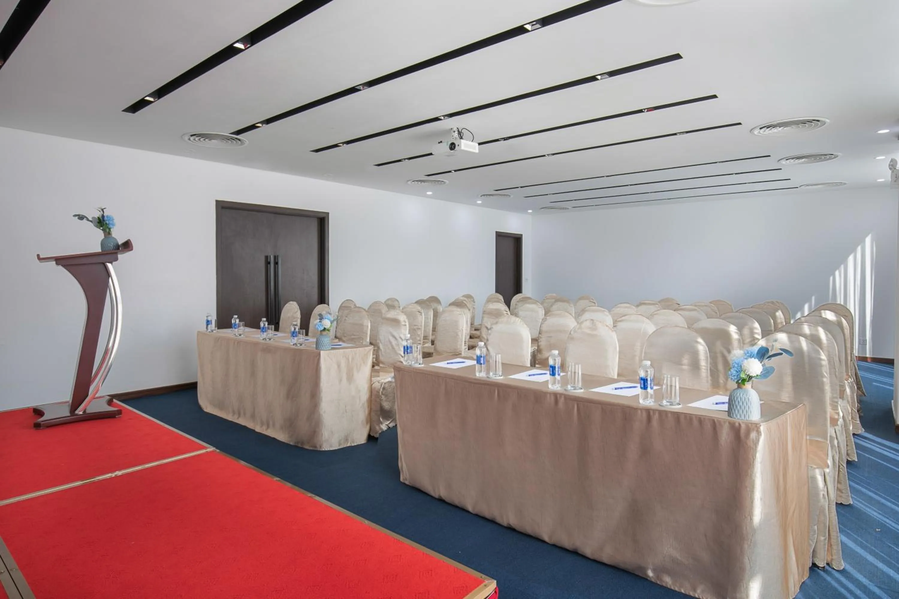Meeting/conference room in Mangata Beachfront Hotel - Rooftop Bar Sea View