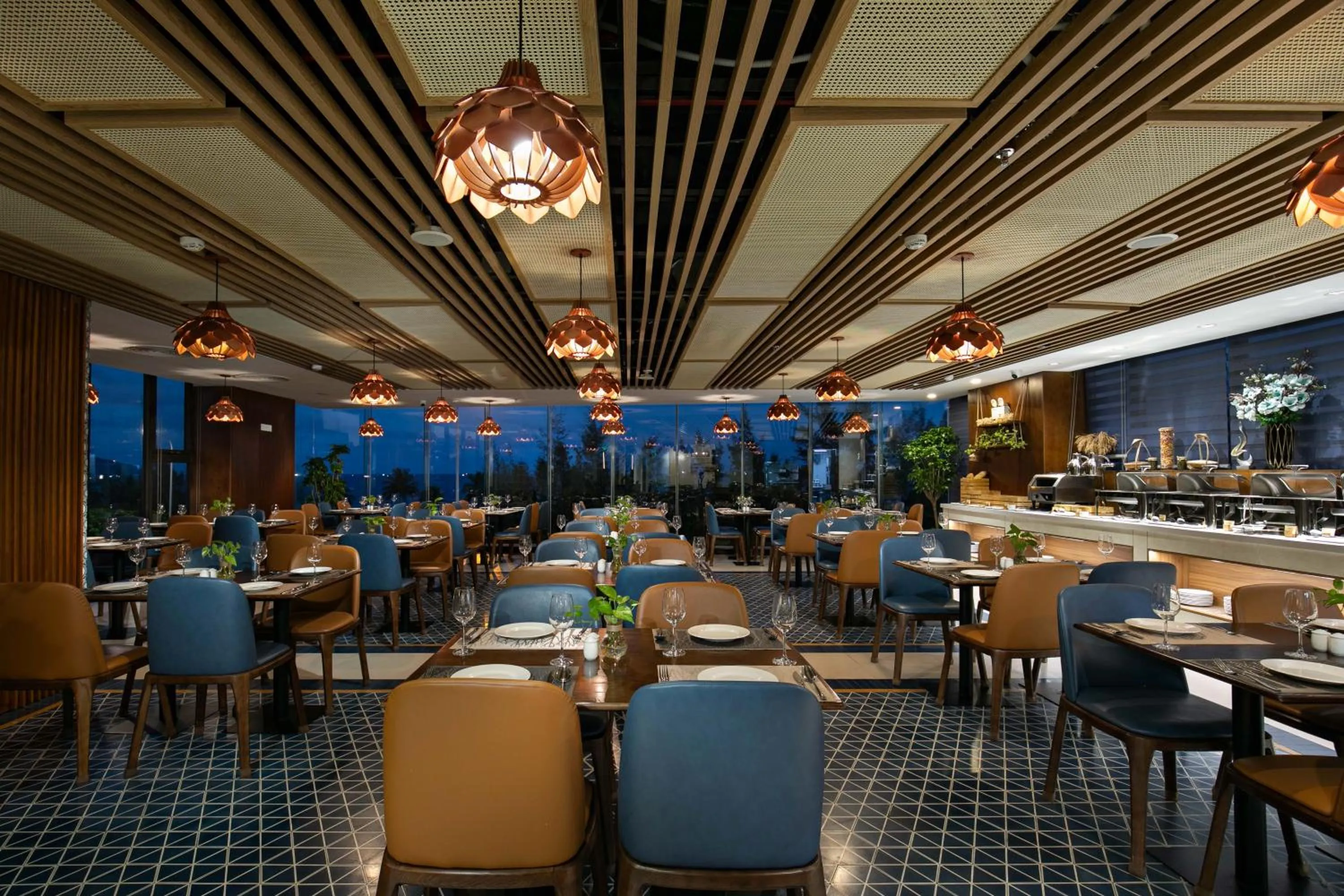 Restaurant/places to eat in Mangata Beachfront Hotel - Rooftop Bar Sea View