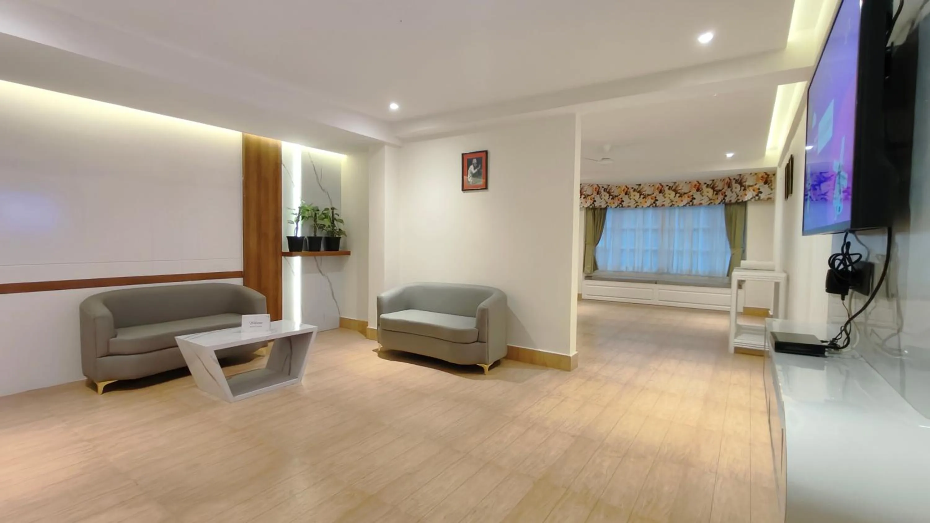 TV and multimedia in Mount Polaris Suites & Spa