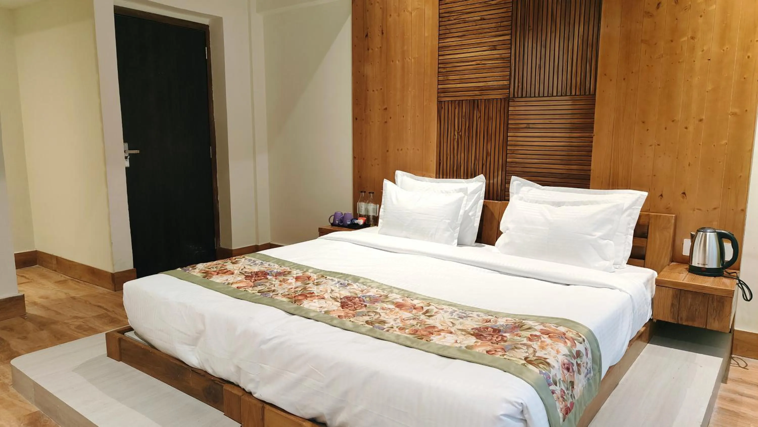 Bed in Mount Polaris Suites & Spa