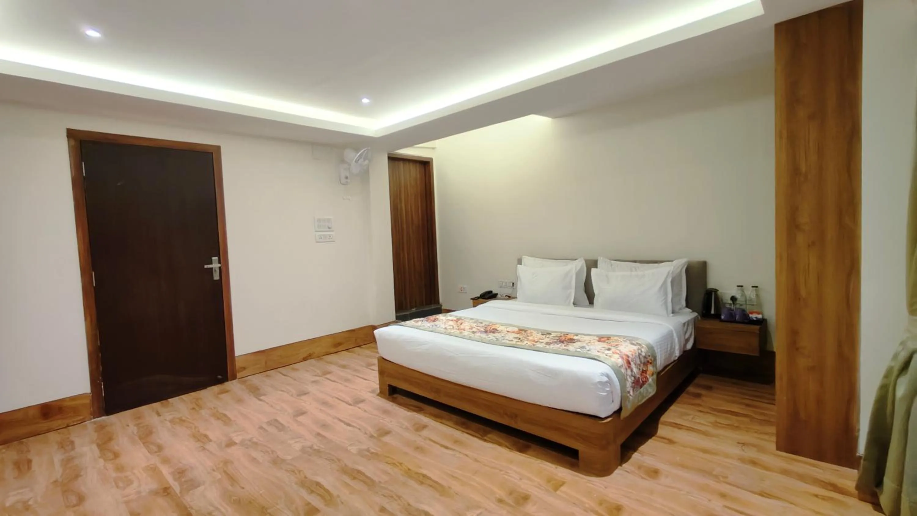 Bed in Mount Polaris Suites & Spa