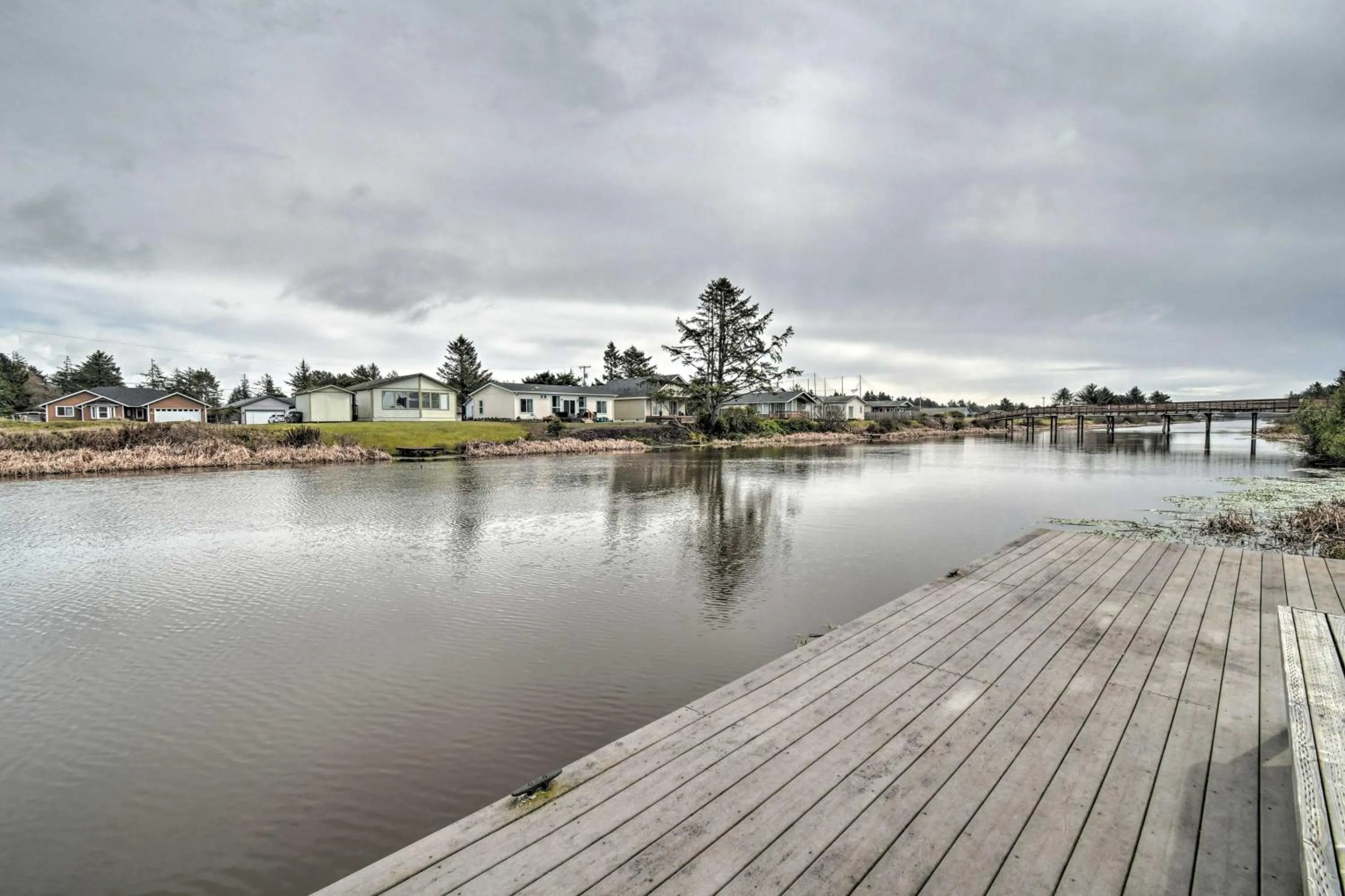 Waterfront Vacation Rental in Ocean Shores