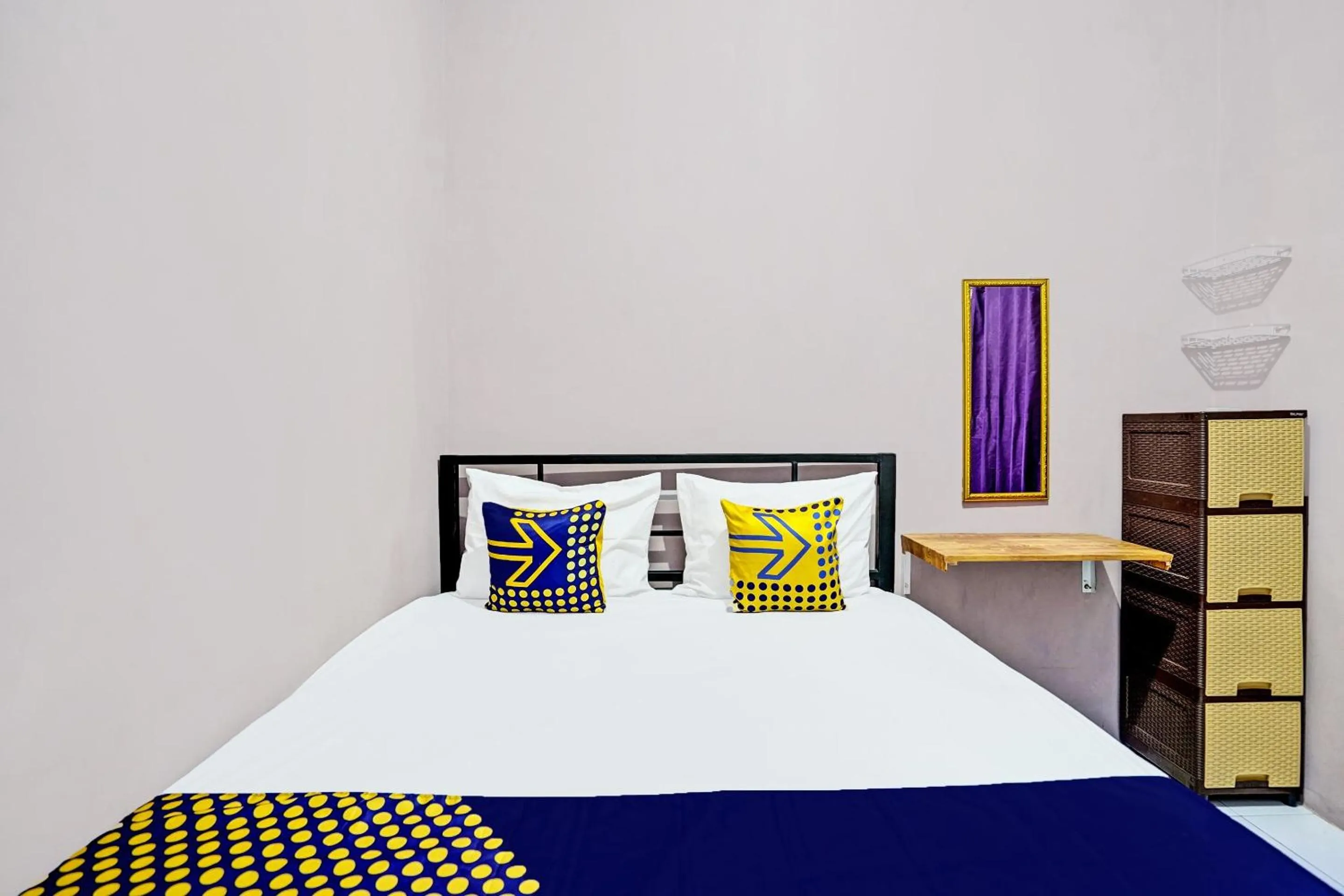 Bedroom, Bed in Hotel O Sobat Ijen HomestayNearSungai Prengsengan