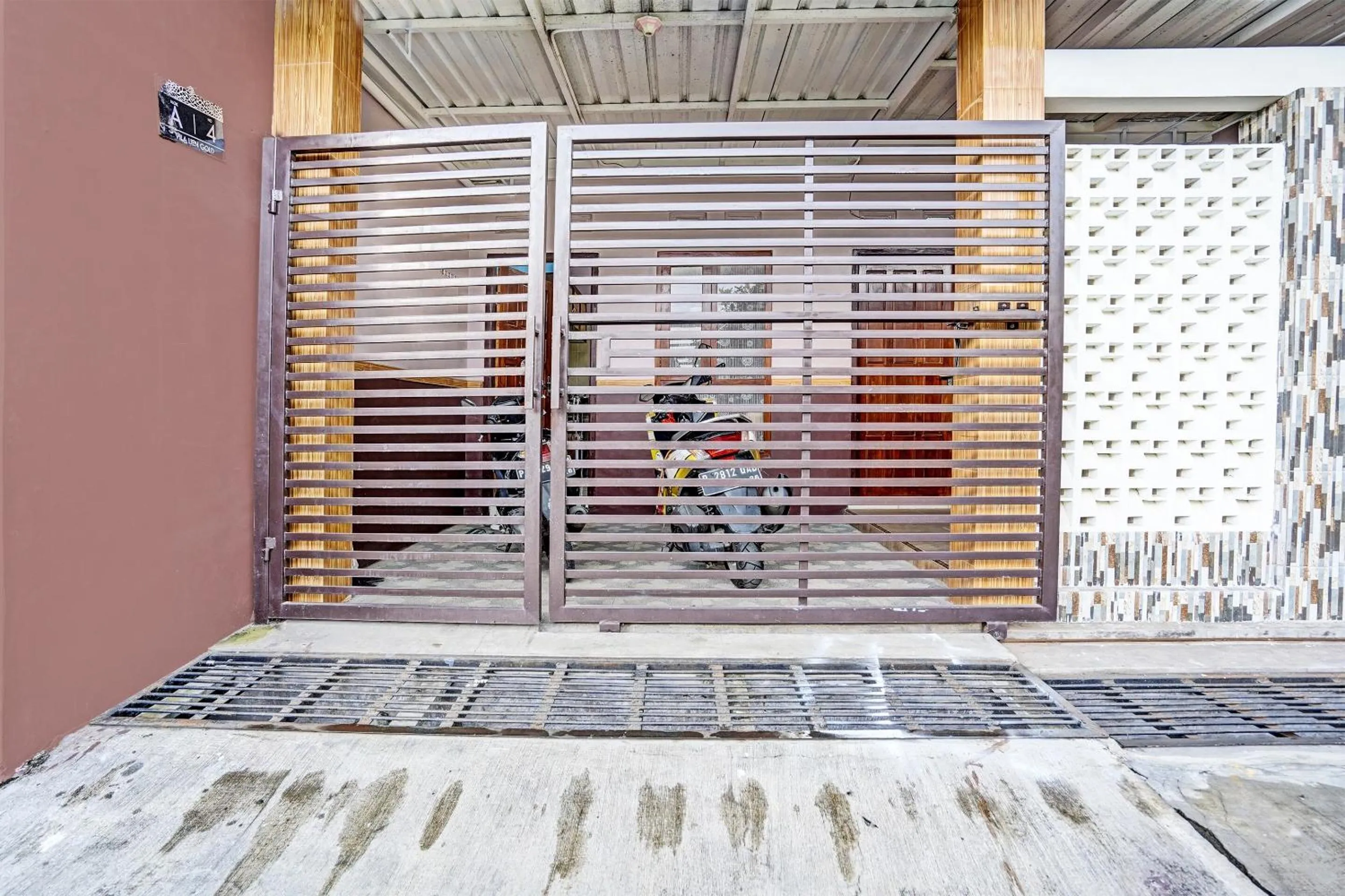 Facade/entrance in Hotel O Sobat Ijen HomestayNearSungai Prengsengan