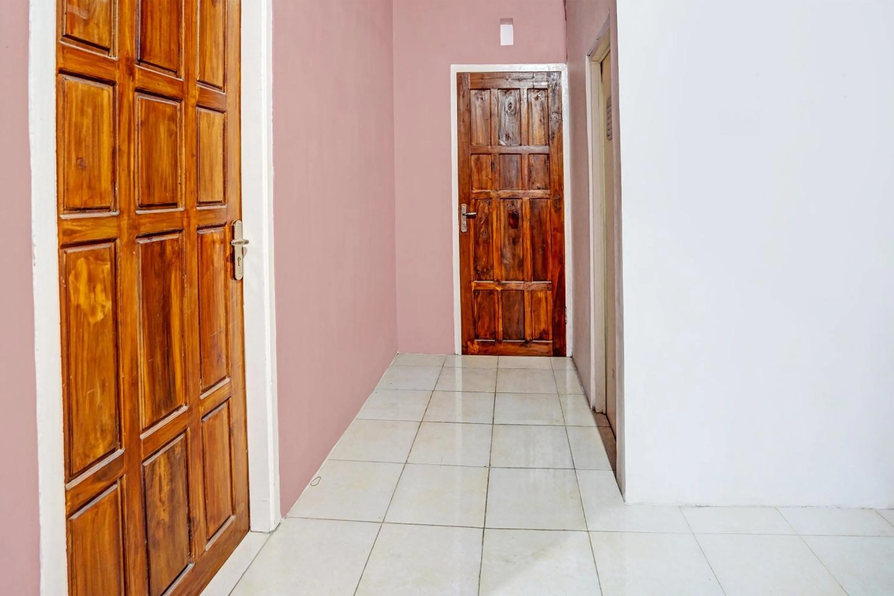 Lobby or reception in Hotel O Sobat Ijen HomestayNearSungai Prengsengan