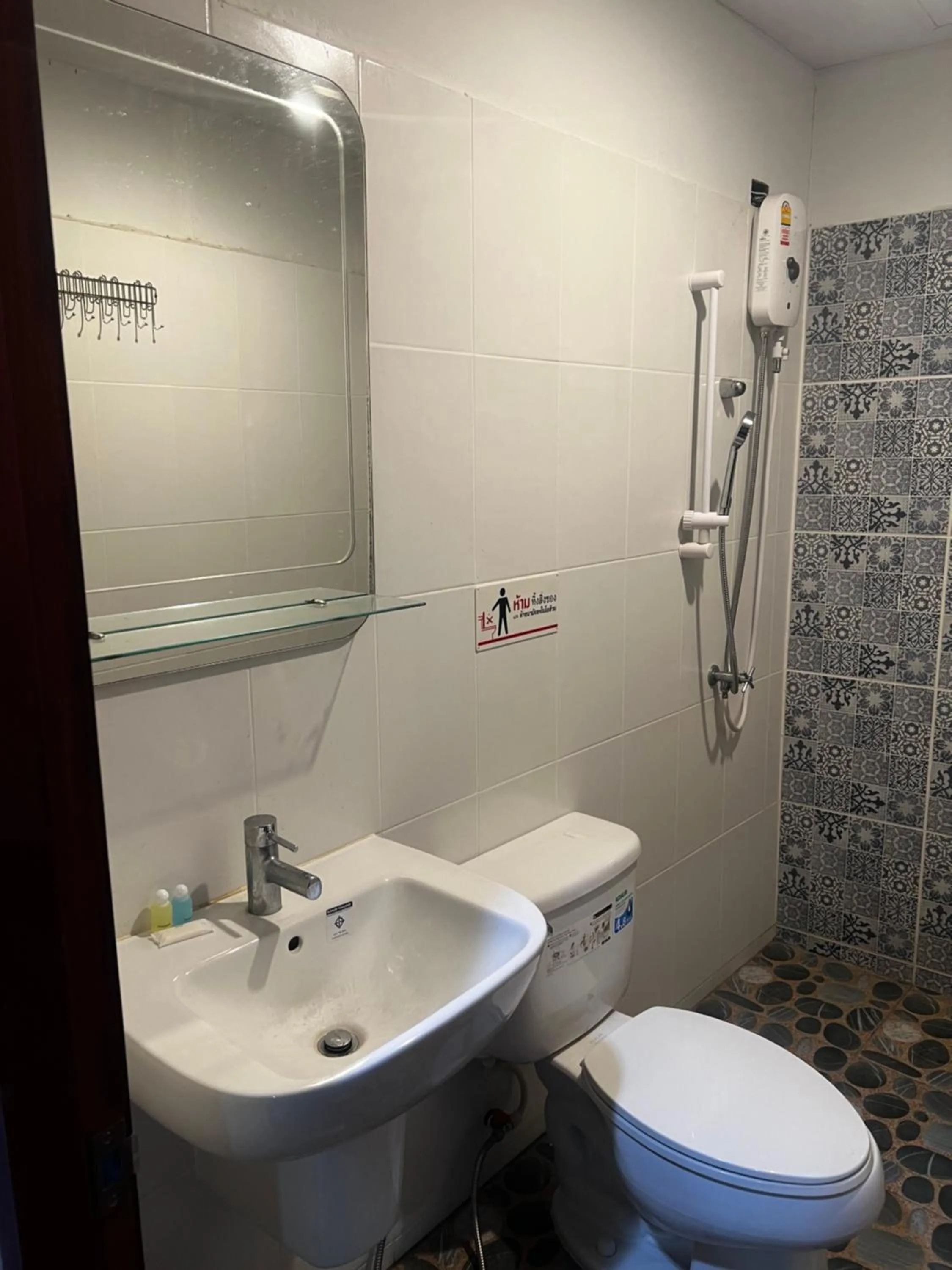 Shower in Apsara Inn