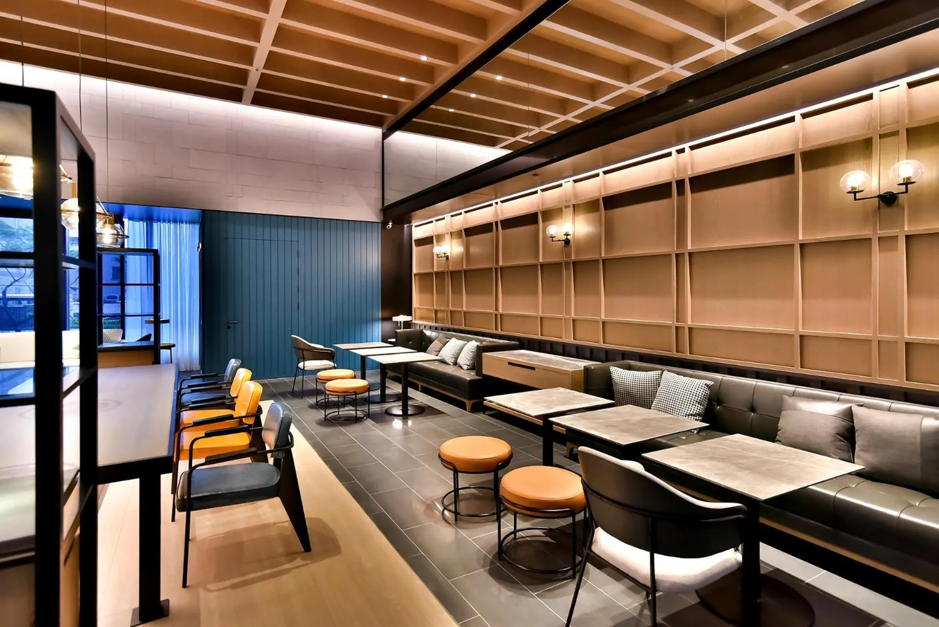 Lobby or reception in Four Points by Sheraton Taipei Bali