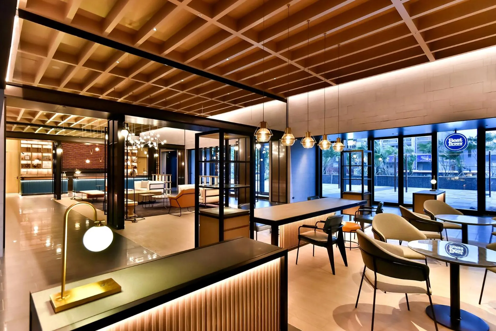 Lobby or reception in Four Points by Sheraton Taipei Bali