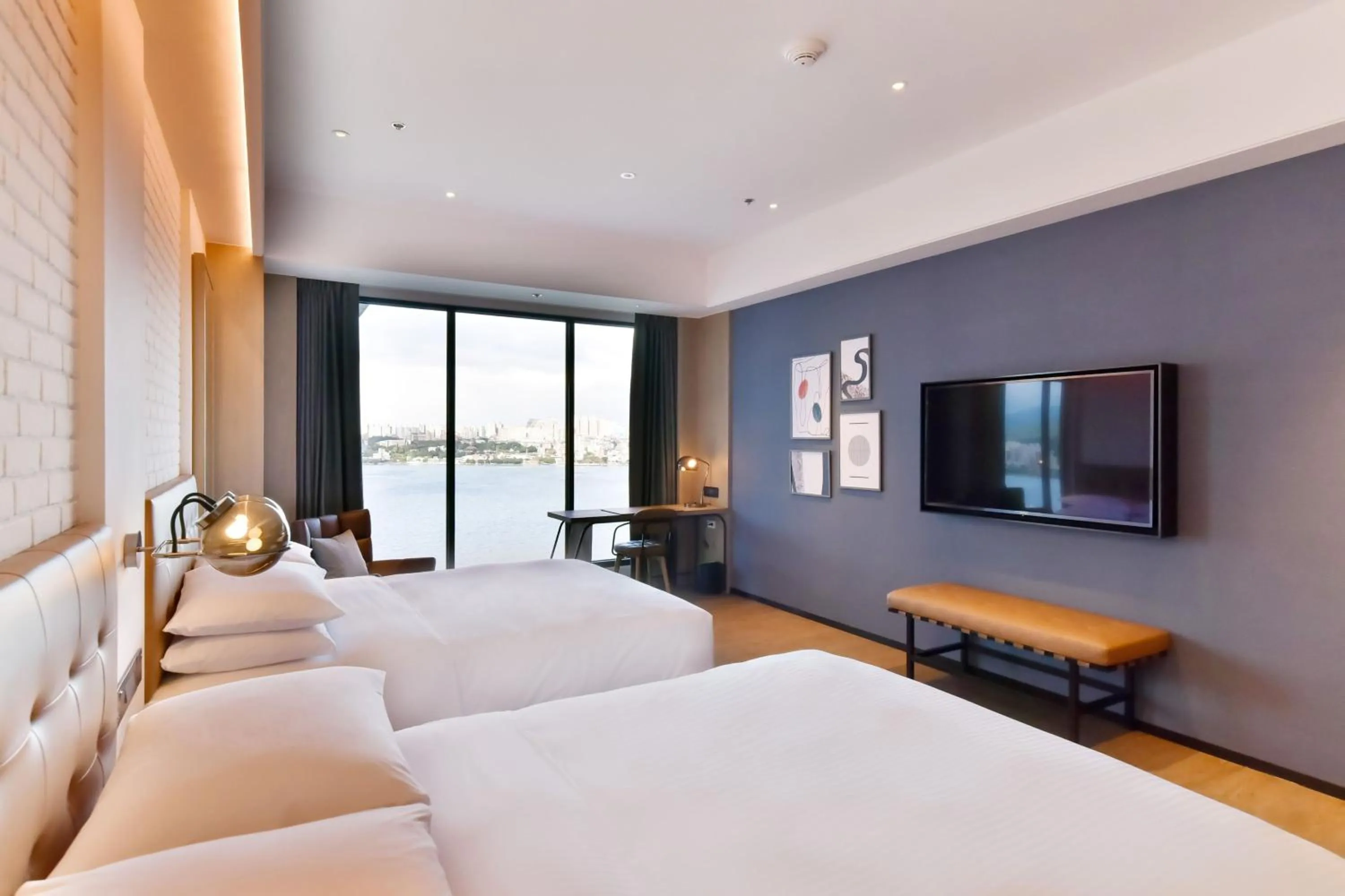 Photo of the whole room, Bed in Four Points by Sheraton Taipei Bali