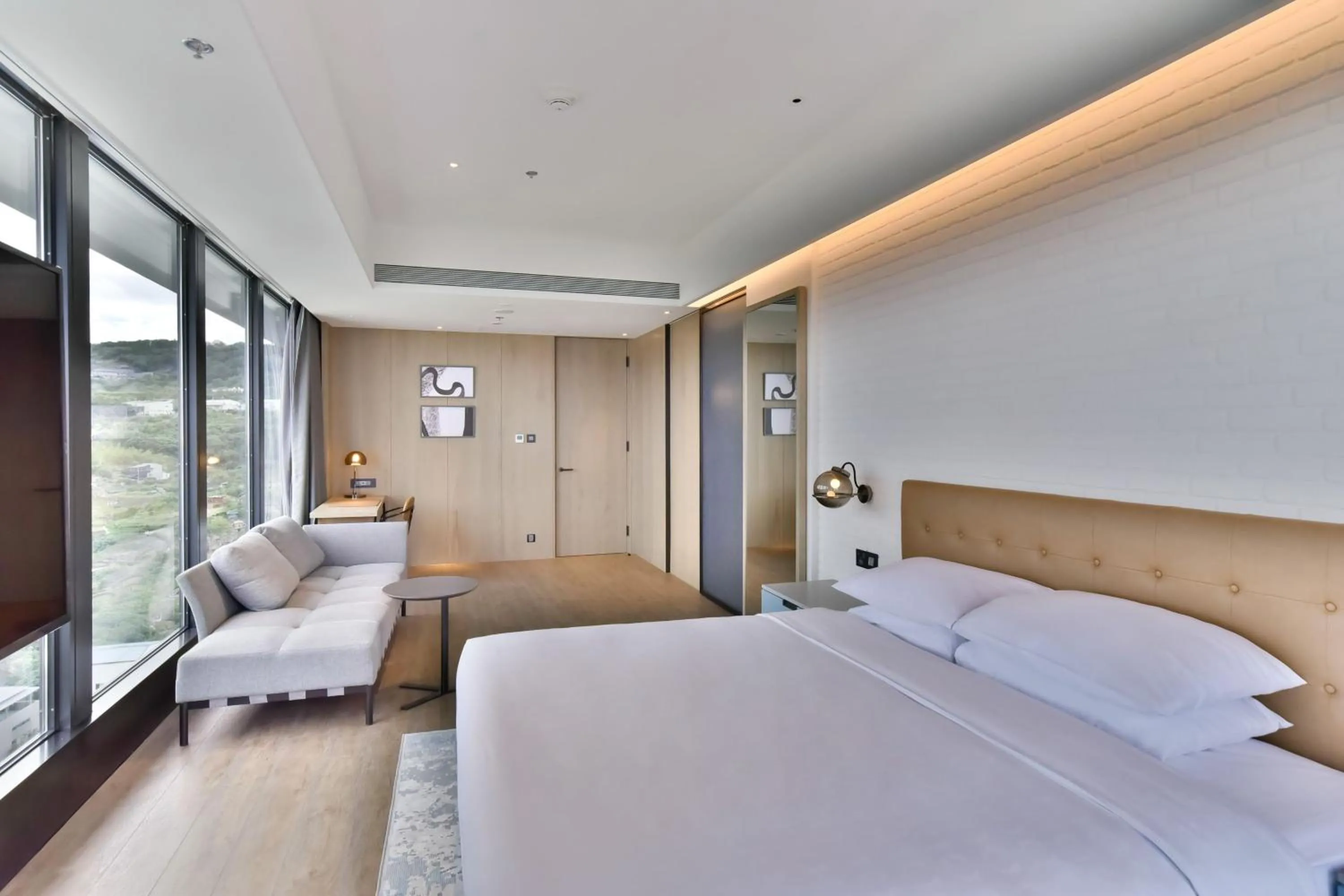 Bedroom, Bed in Four Points by Sheraton Taipei Bali