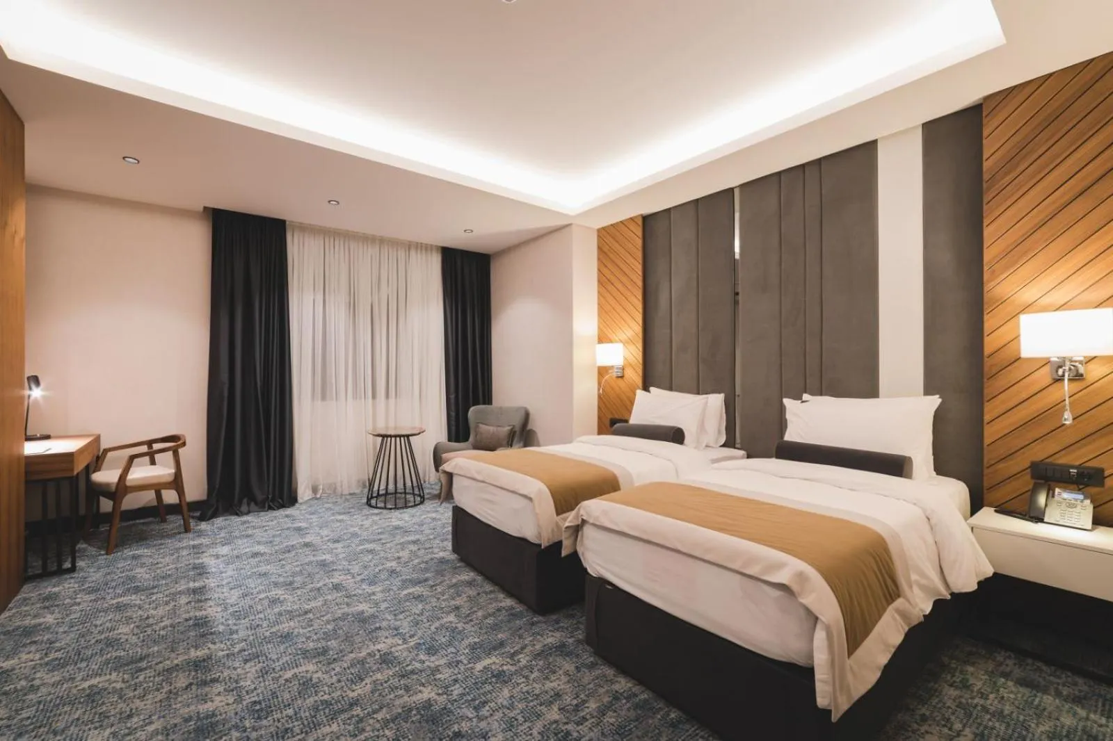Property building, Bed in Bristol Hotel Podgorica