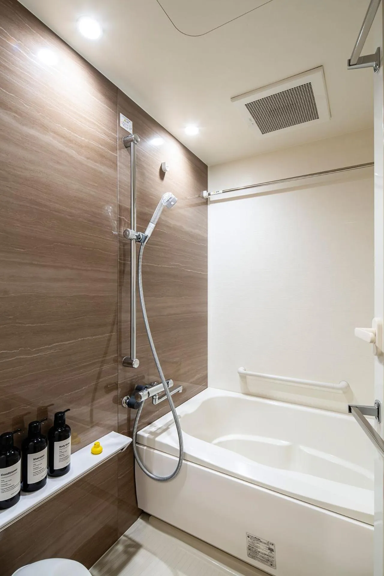 Shower in Section L Kuramae - Asakusa