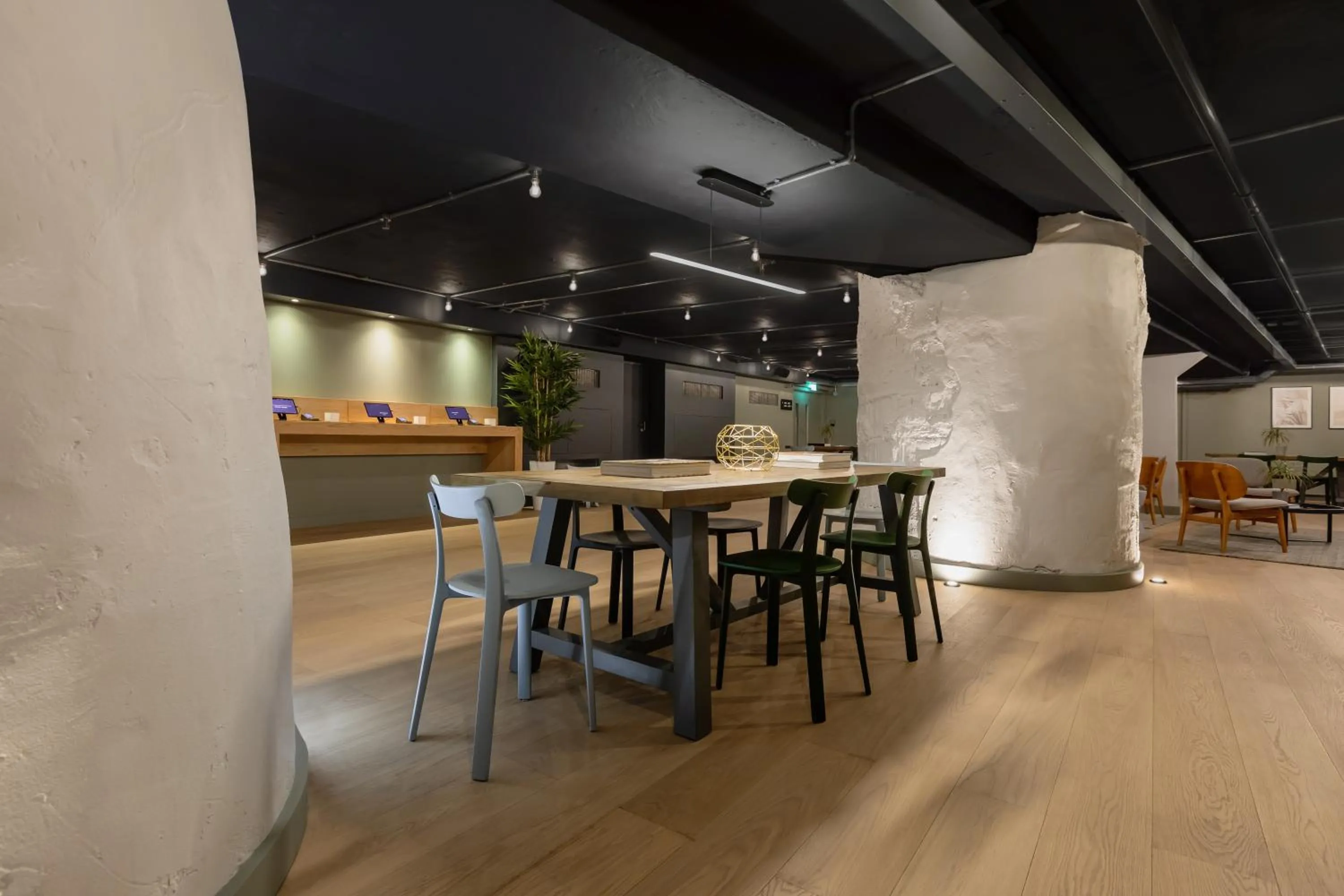 Living room in Zedwell Underground Hotel Tottenham Court Rd