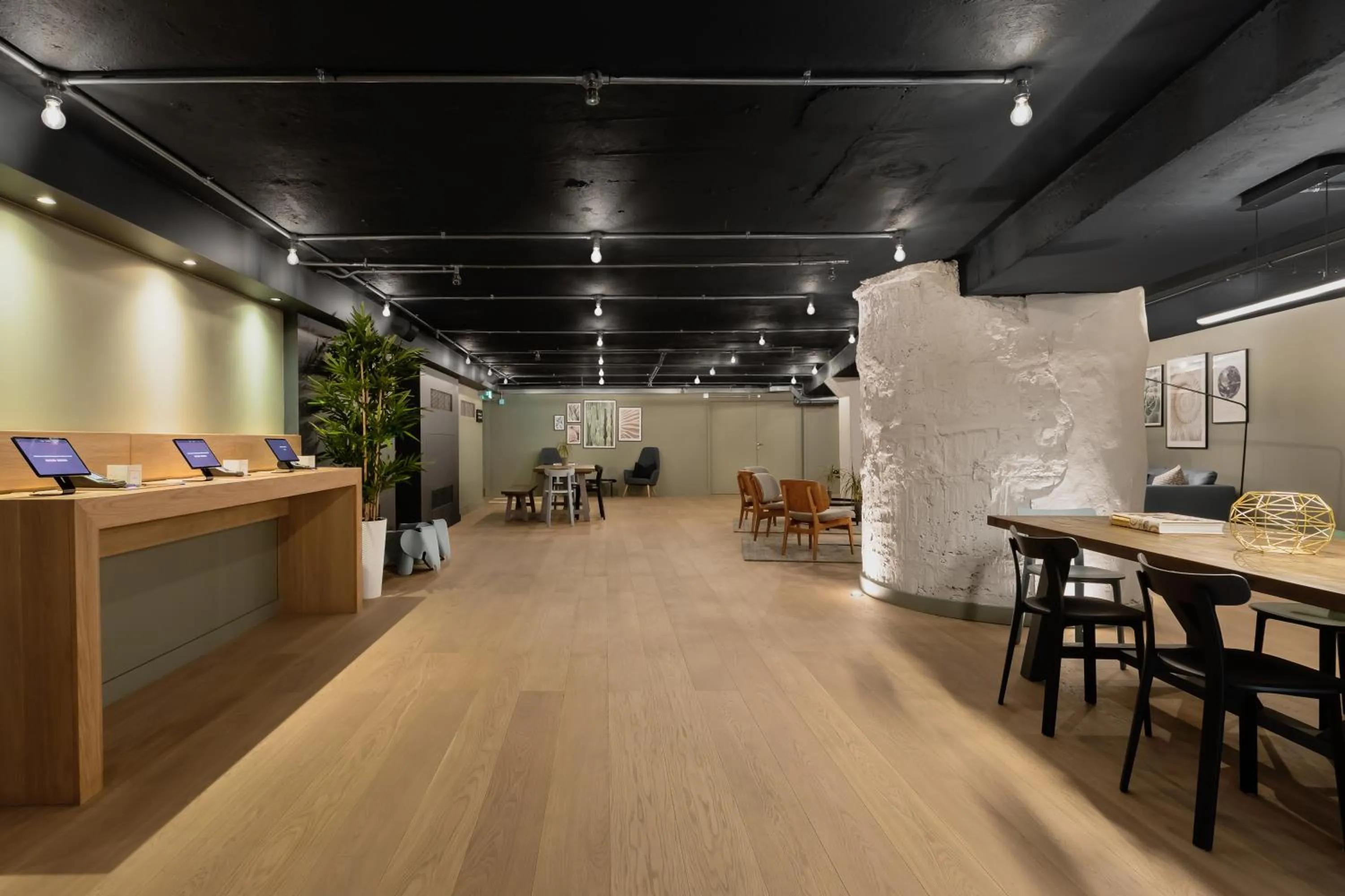 Living room in Zedwell Underground Hotel Tottenham Court Rd