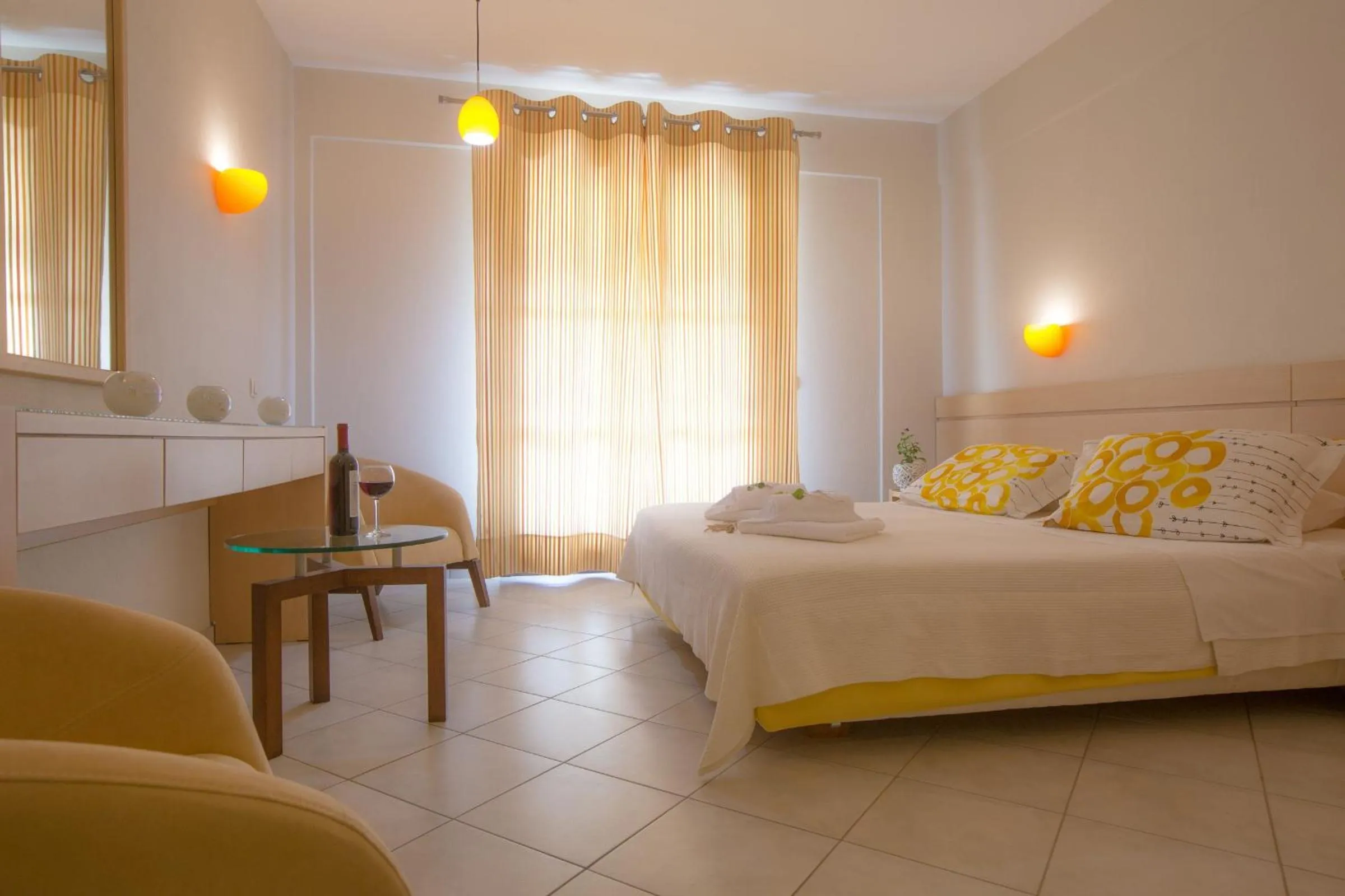 Photo of the whole room, Bed in Meteora Hotel at Kastraki