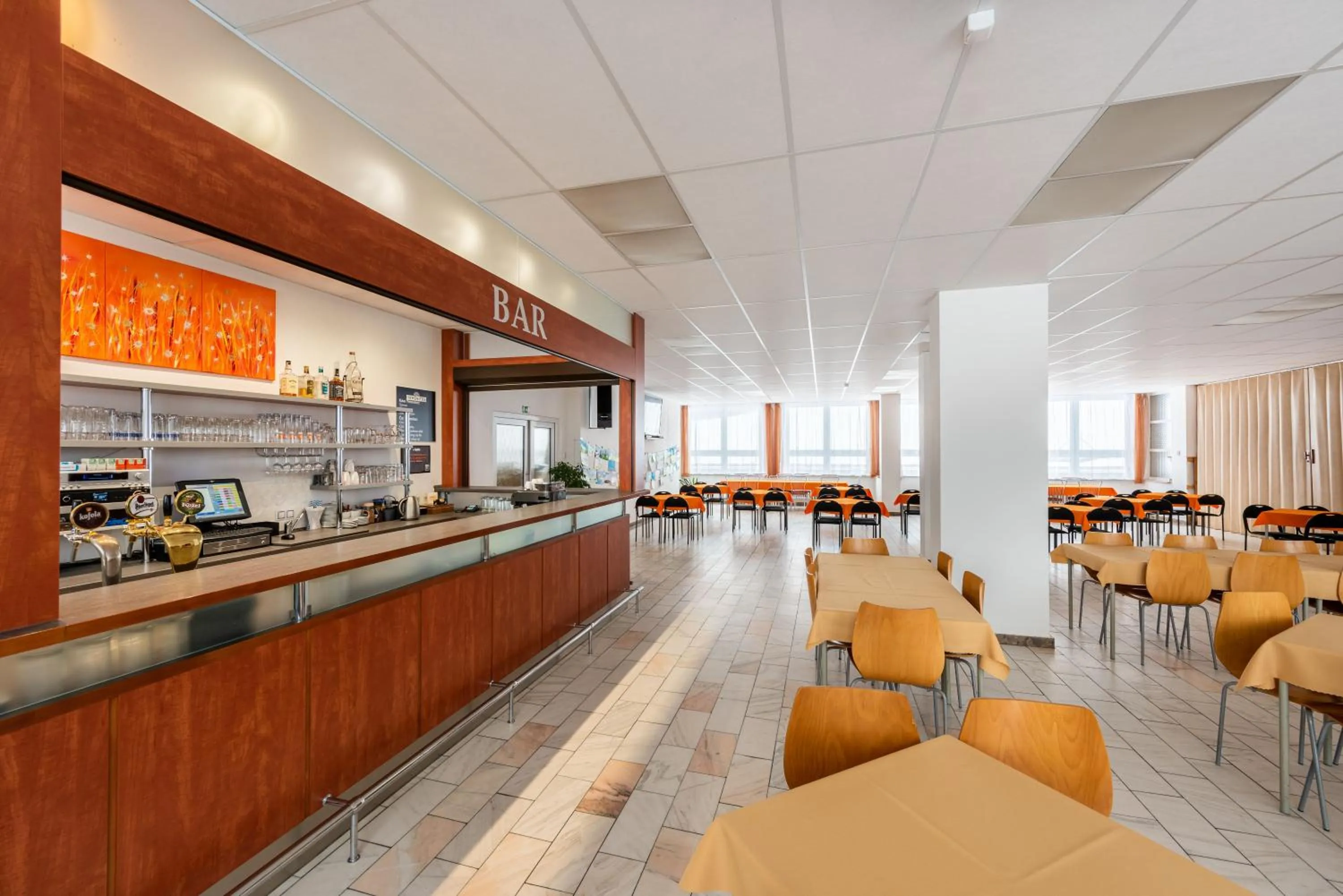 Restaurant/places to eat in HOTEL AGRI