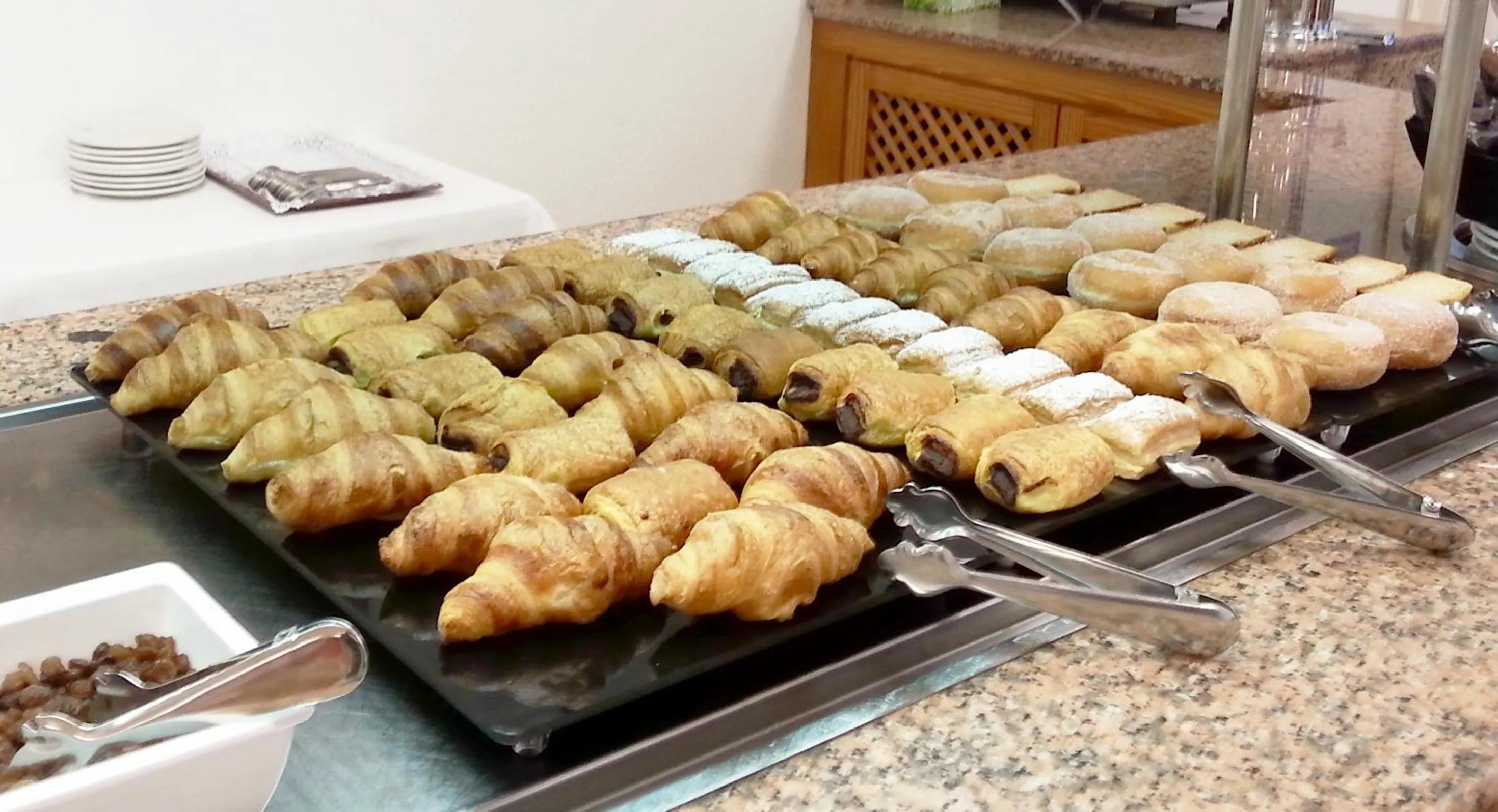 Restaurant/places to eat in Hotel Tropical