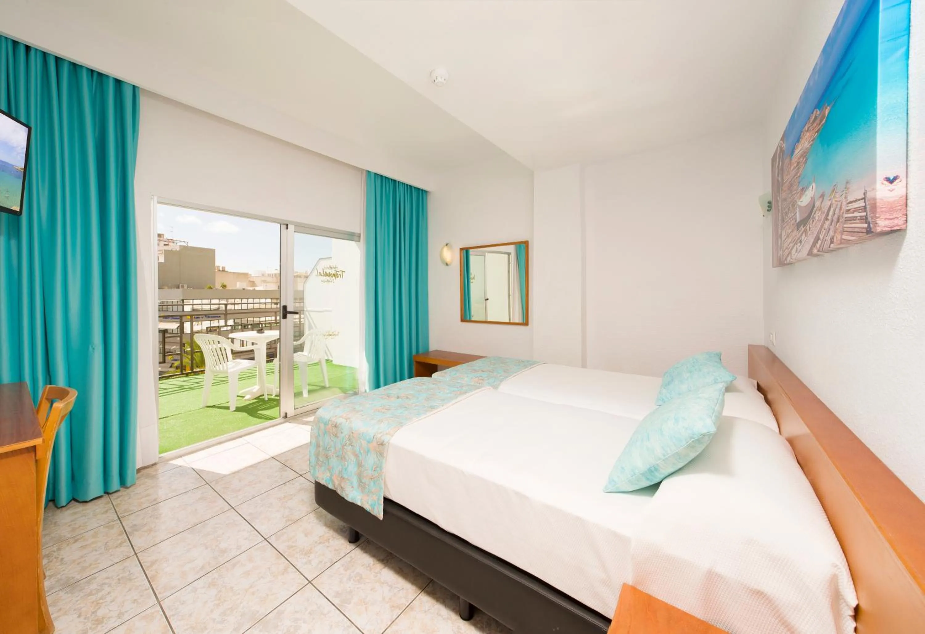 Photo of the whole room, Bed in Hotel Tropical