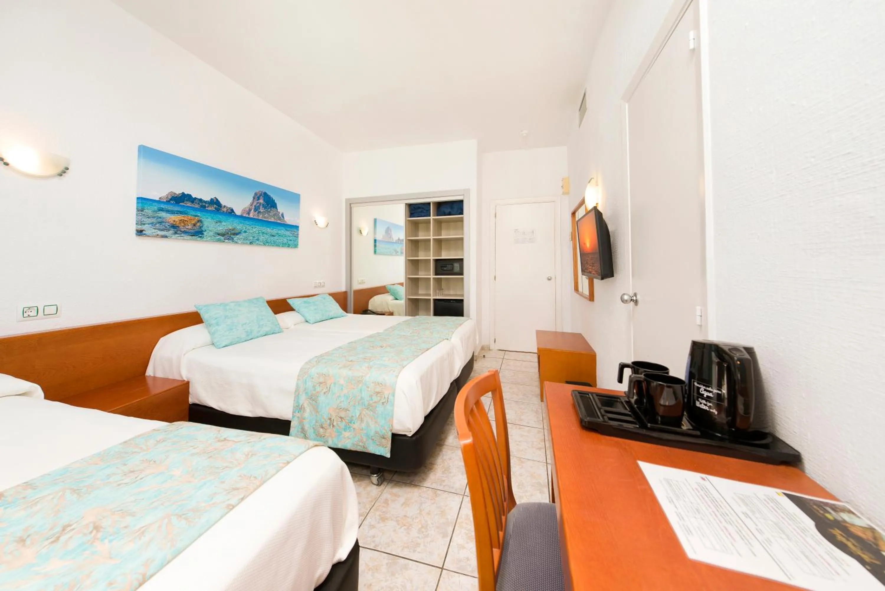 Photo of the whole room, Bed in Hotel Tropical