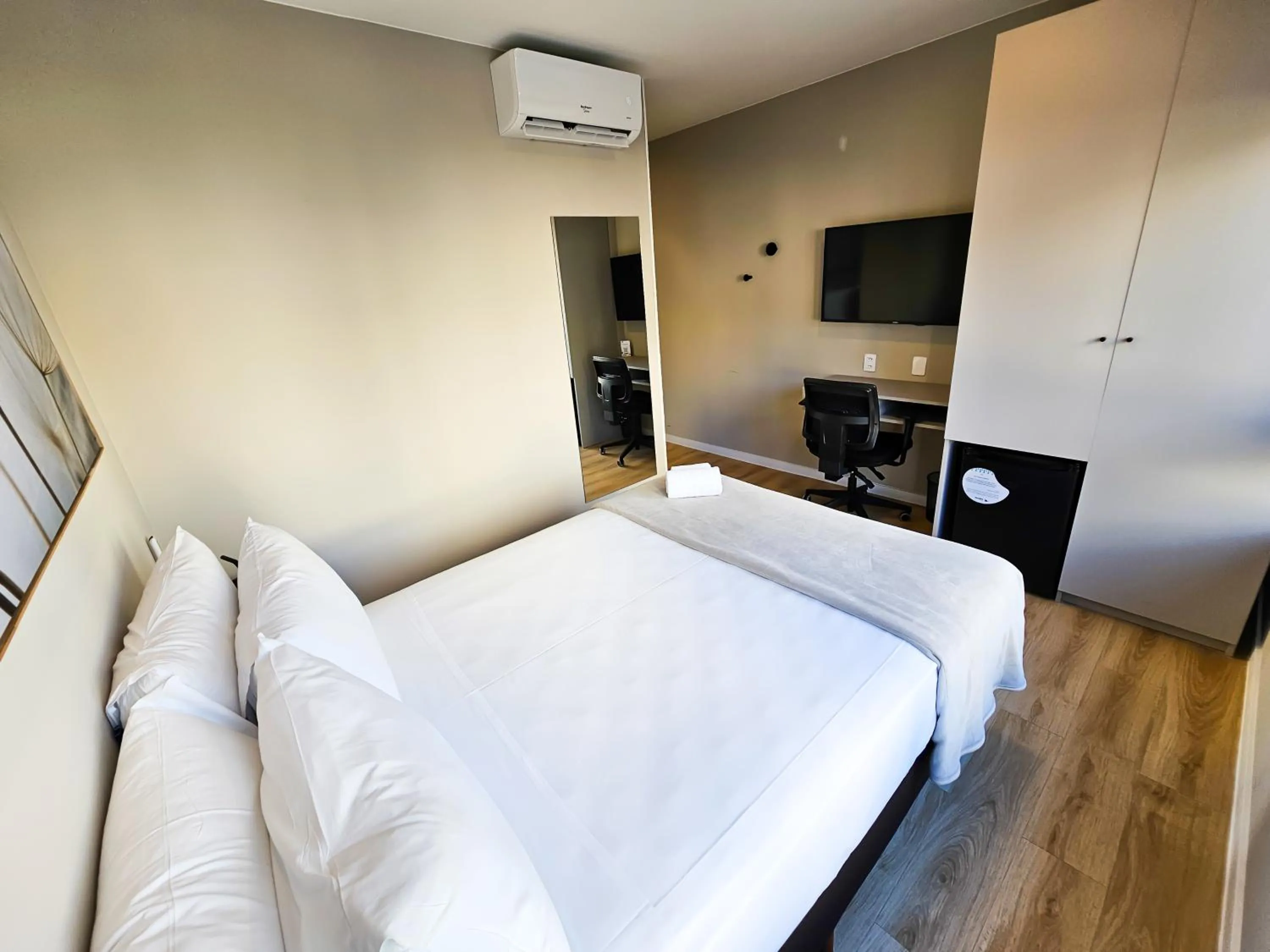 Bedroom, Bed in Bewiki