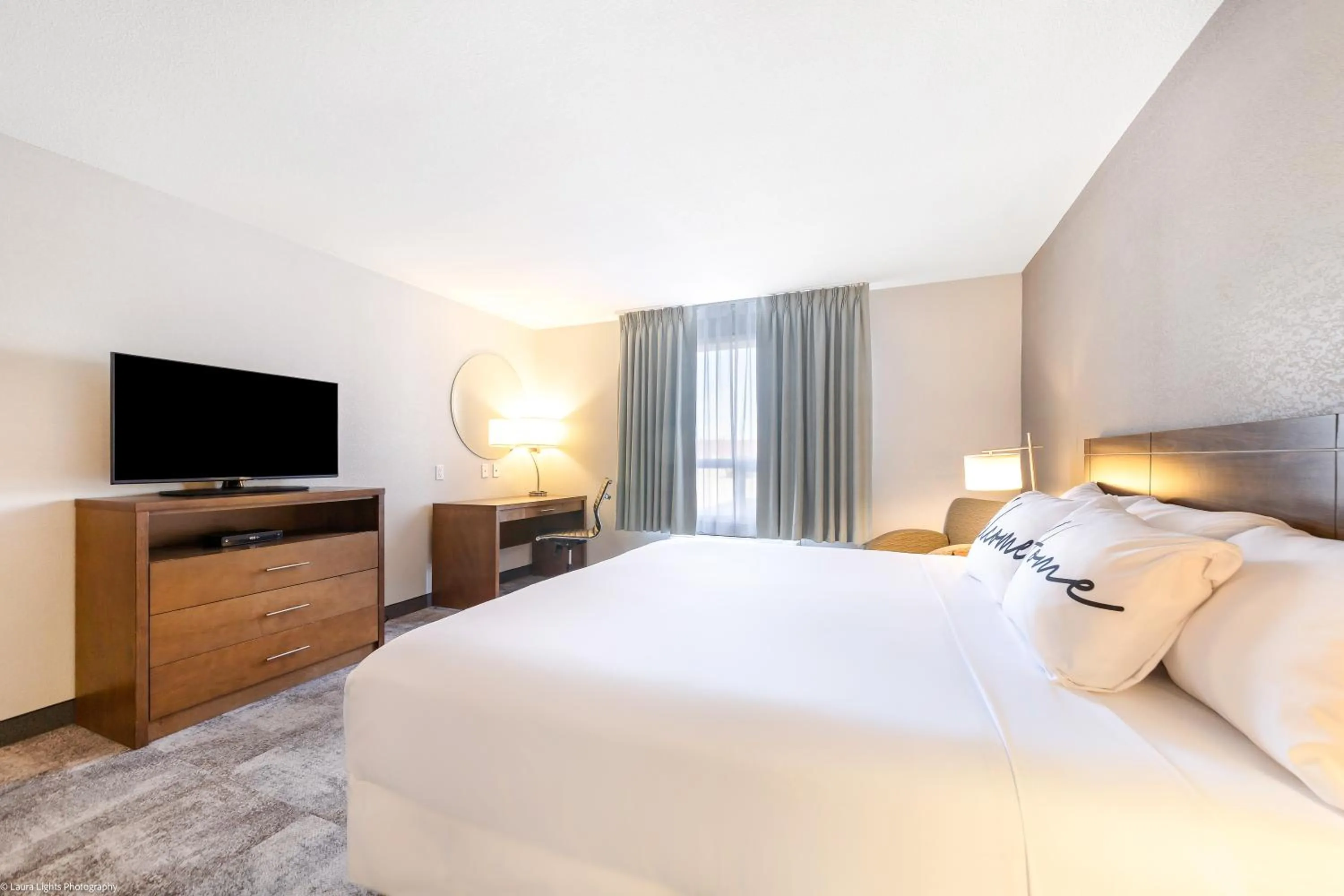 Bed in Home Inn and Suites Lloydminster