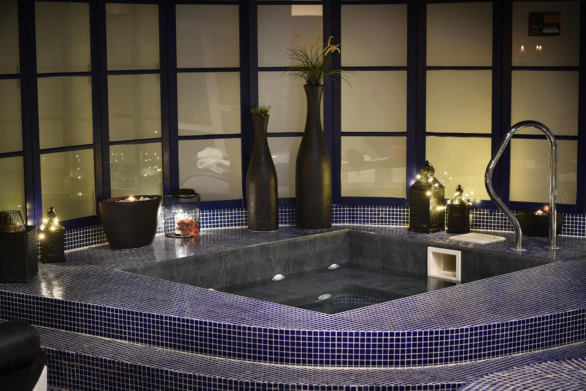 Hot Tub in City Hotel Morris