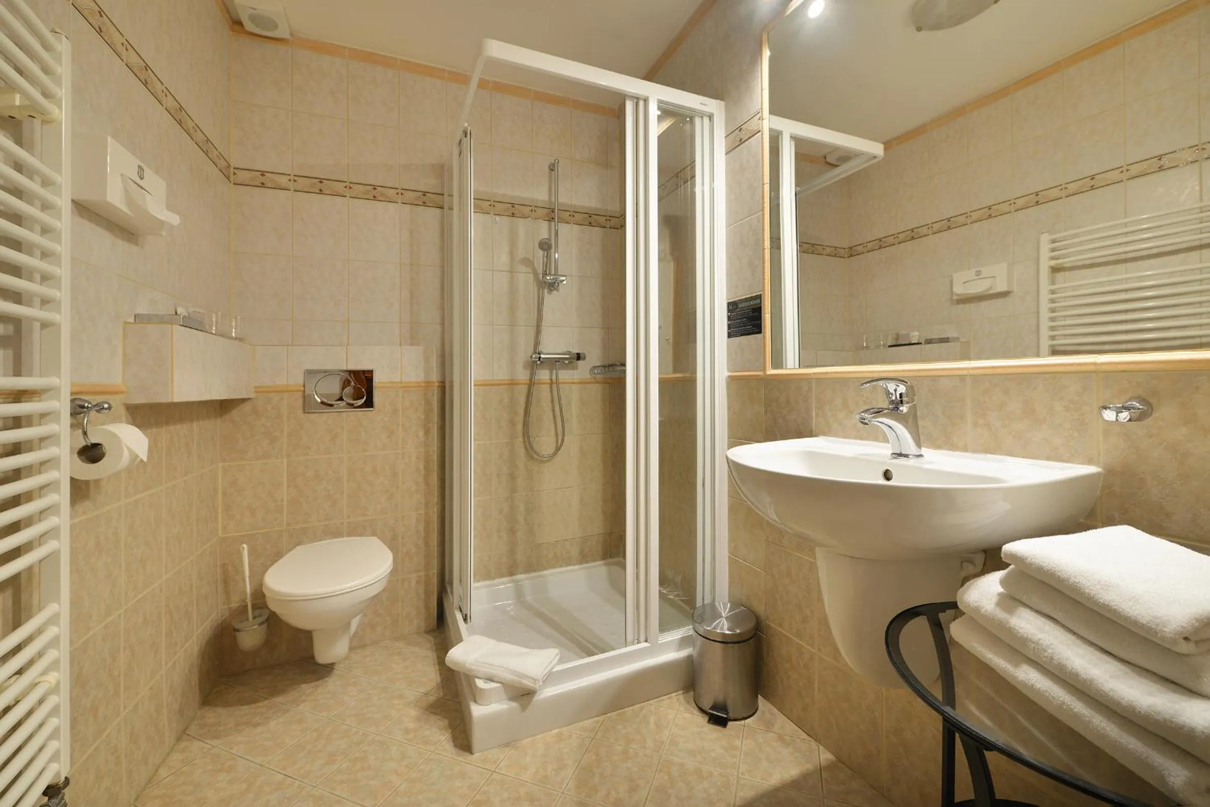 Shower in City Hotel Morris