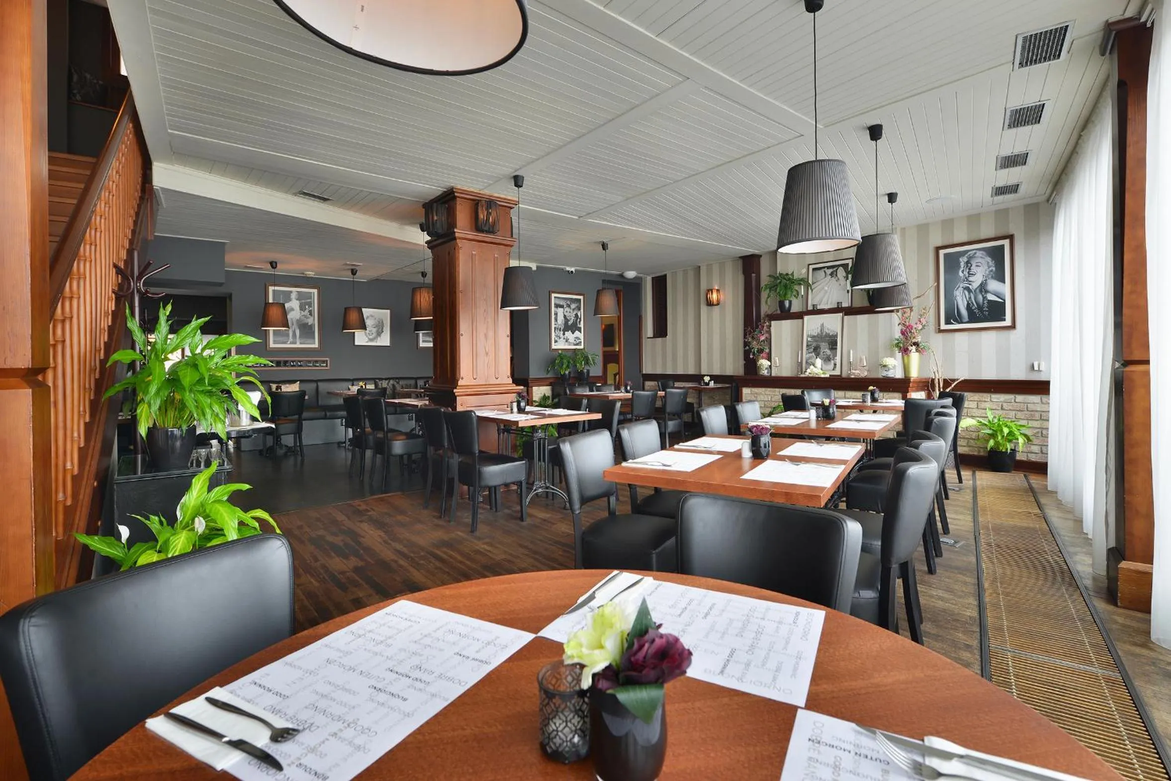 Restaurant/places to eat in City Hotel Morris