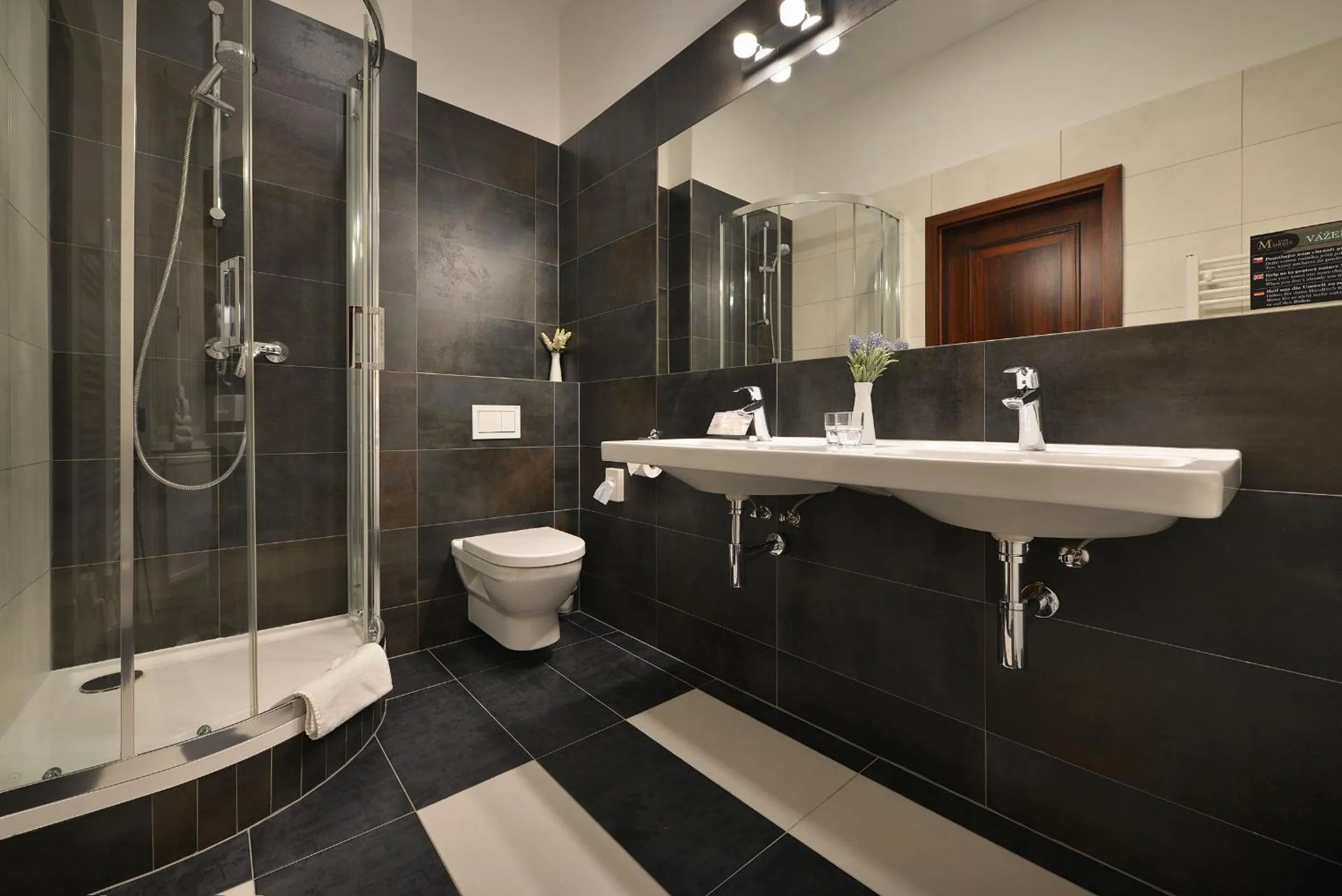 Toilet in City Hotel Morris