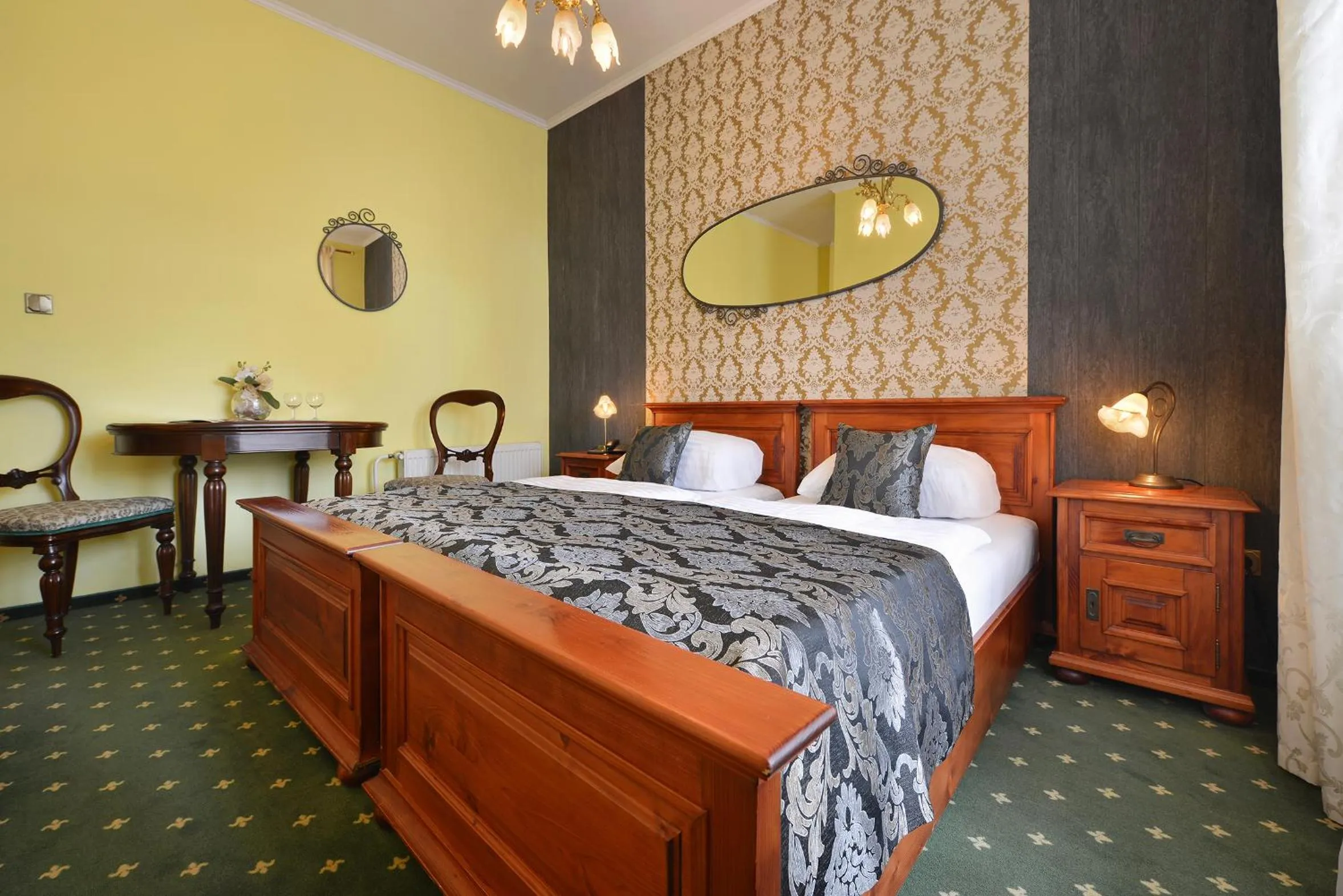 Bed in City Hotel Morris