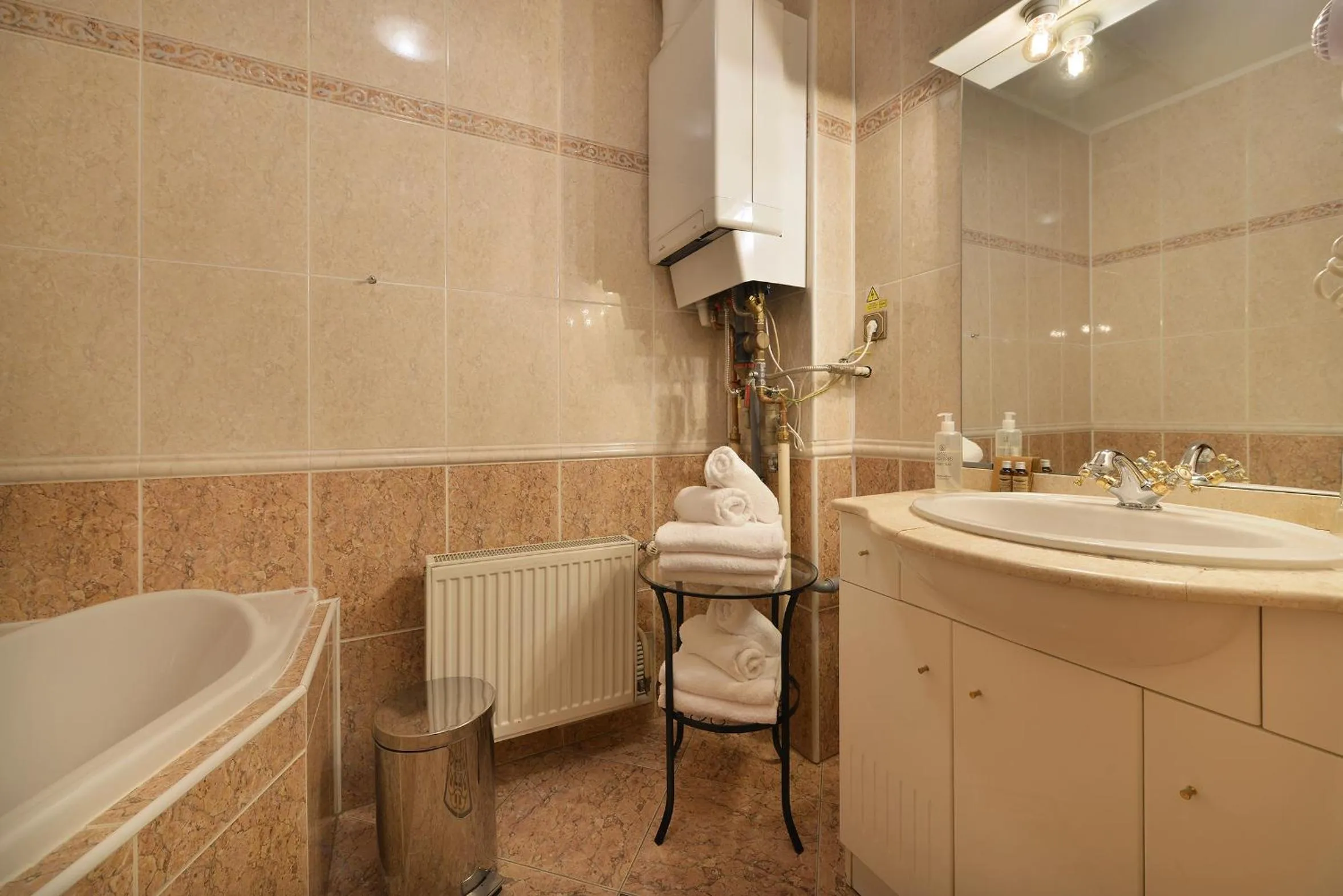 Bathroom in City Hotel Morris