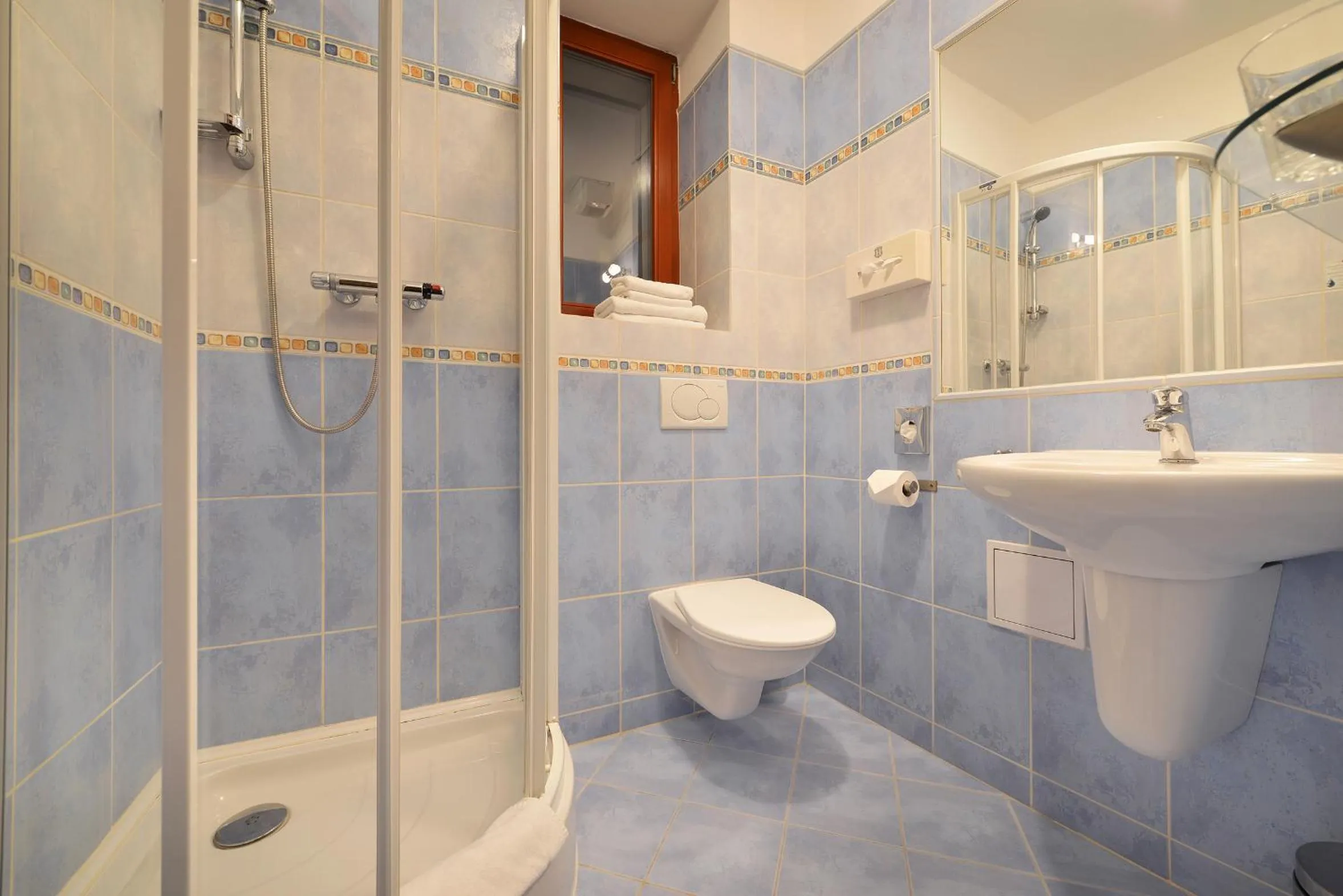 Shower in City Hotel Morris