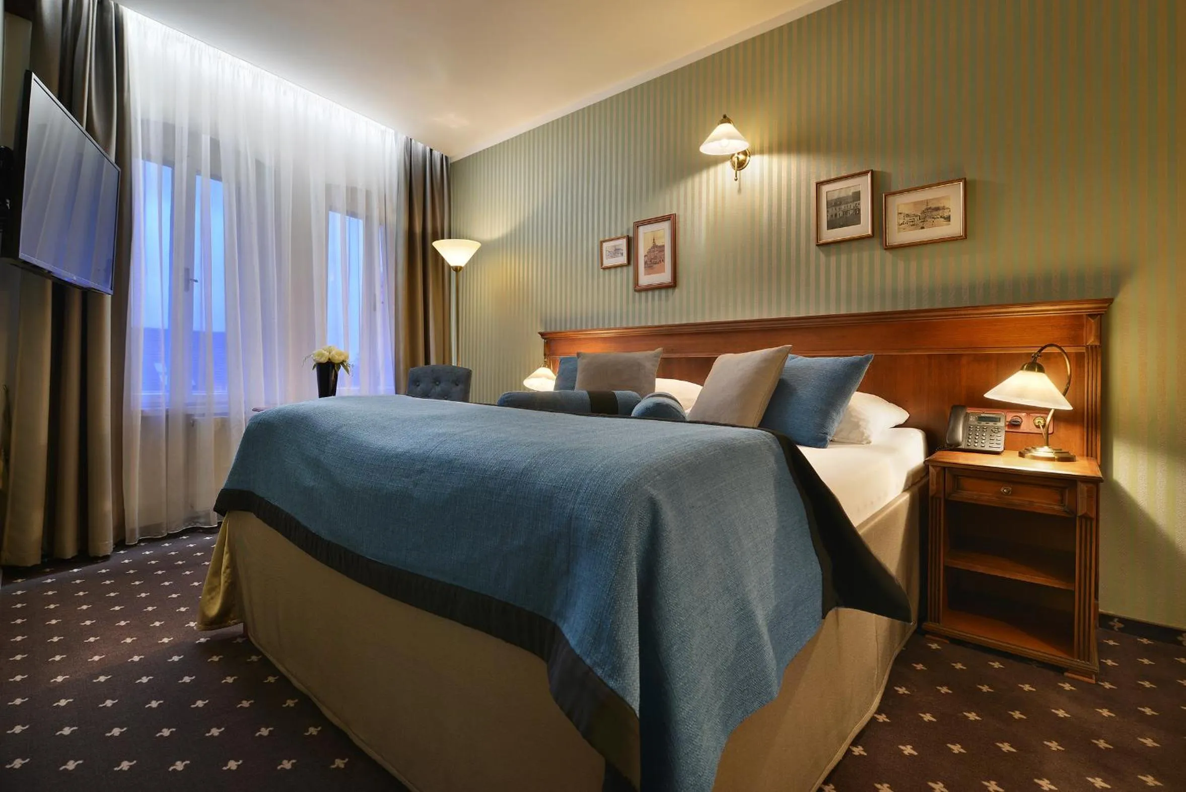 Photo of the whole room, Bed in City Hotel Morris