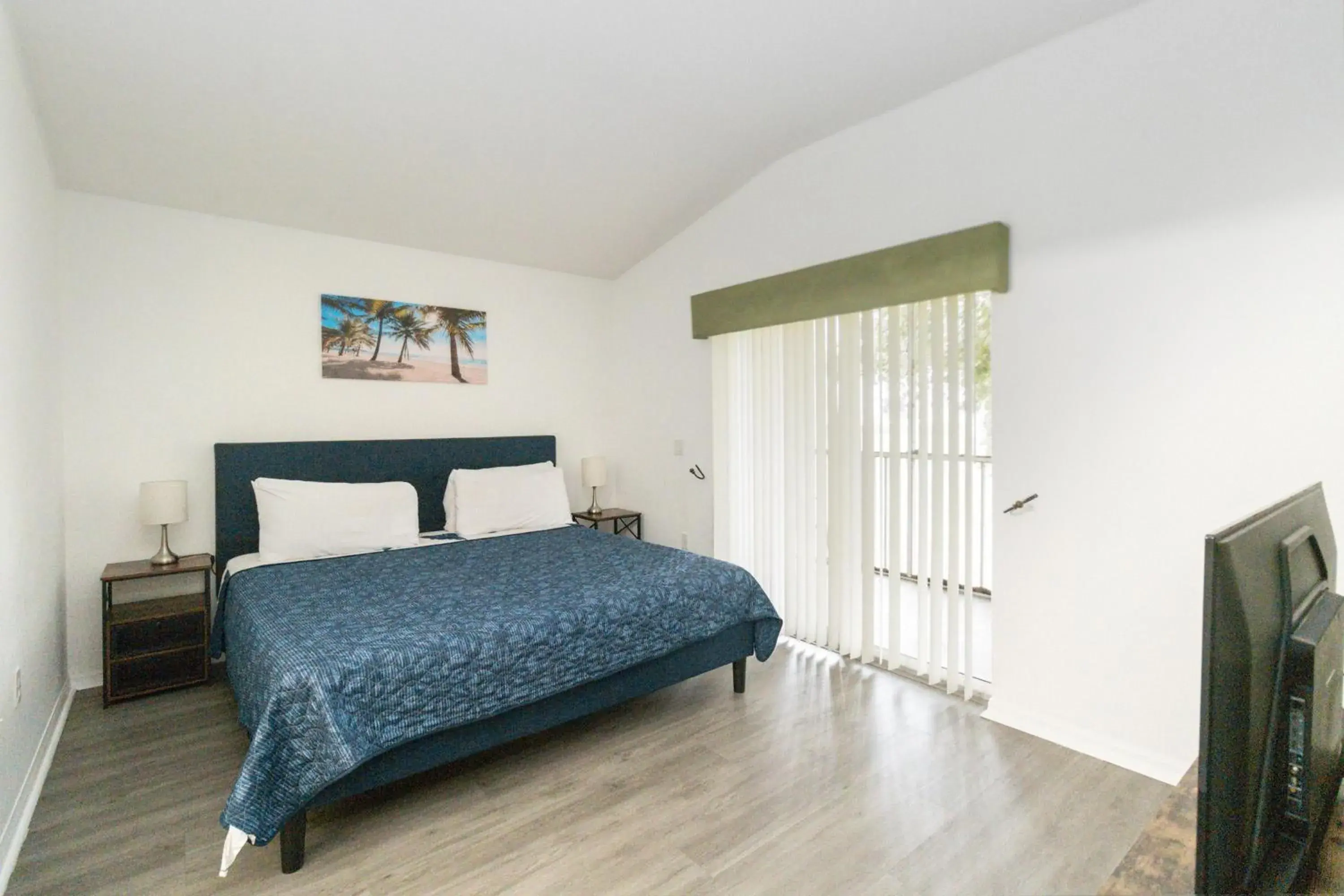 Huge Screened Patio That Overlooks Lake Buck, Near Famous Attractions!! Huge Screened Patio That Overlooks Lake Buck, Near Famous Attractions!!