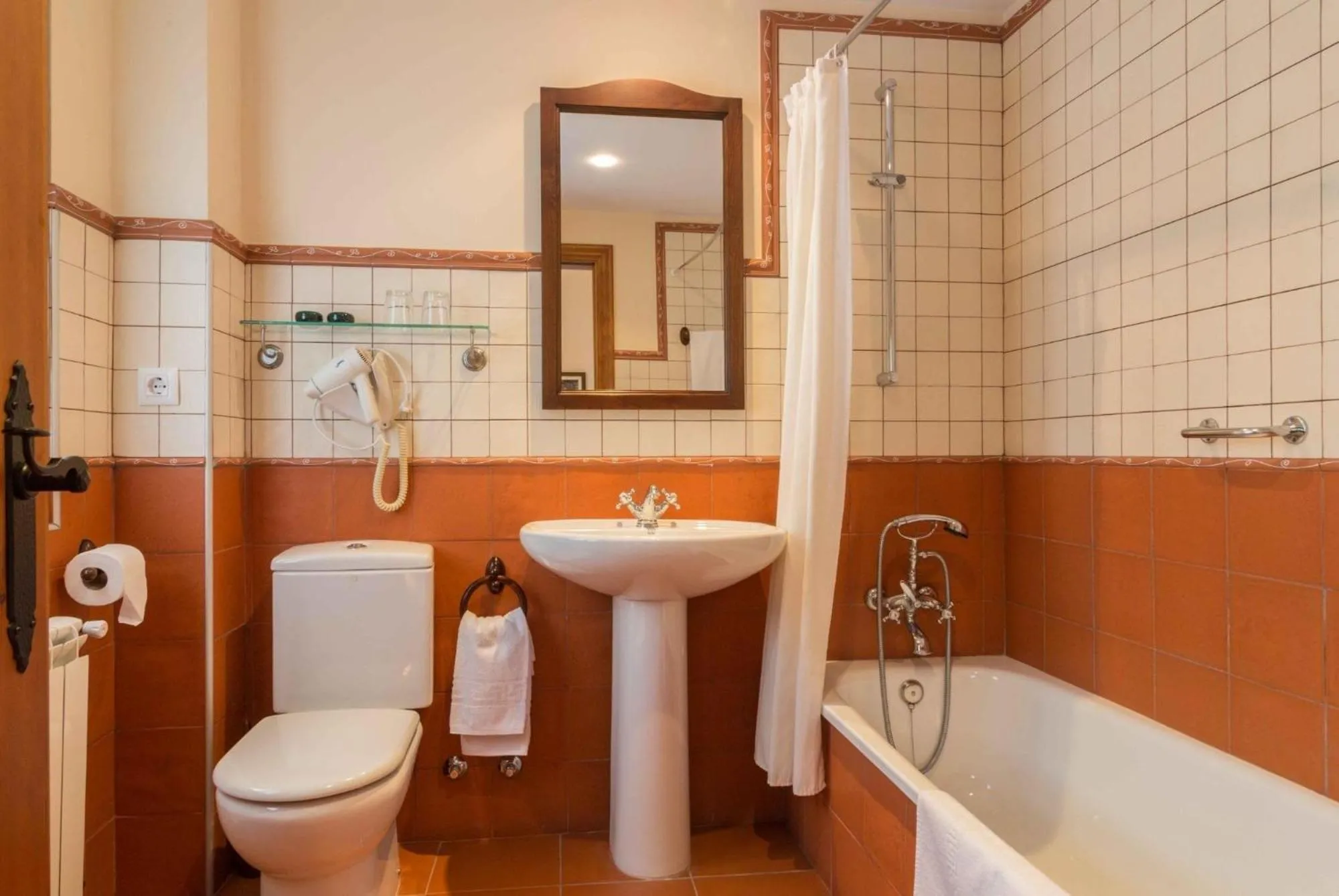 Bathroom in Alesga Hotel Rural - Valles del Oso -Asturias