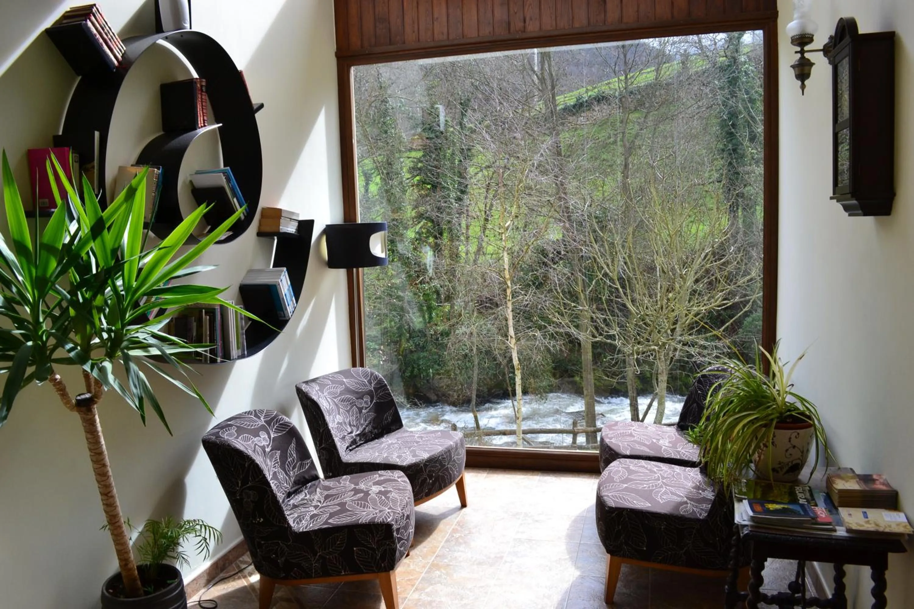 Lounge or bar in Alesga Hotel Rural - Valles del Oso -Asturias