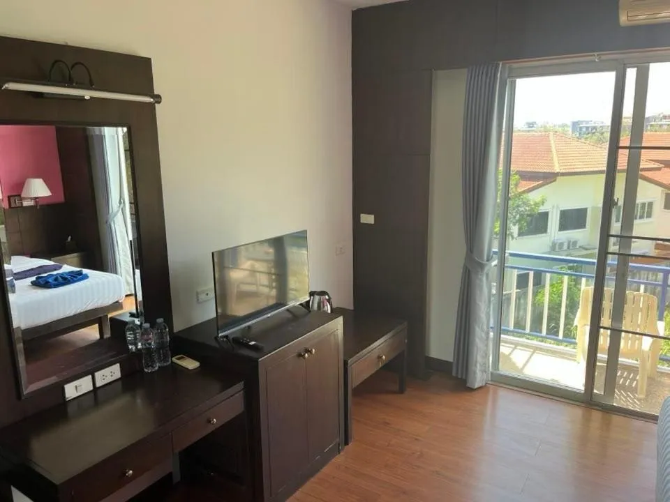 Photo of the whole room, Bed in Kata Sea Blue