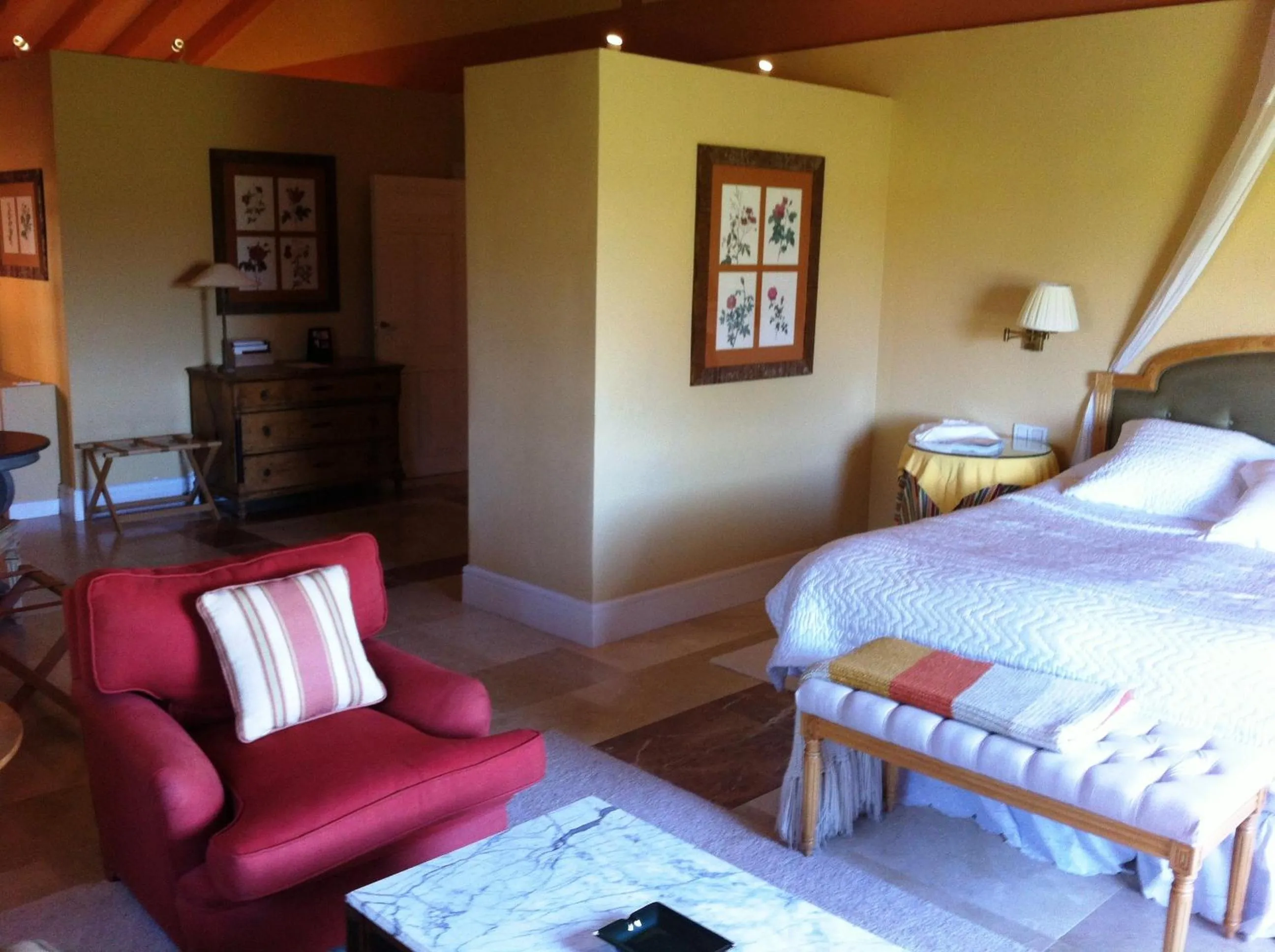 Photo of the whole room, Bed in Hotel Valdepalacios Gourmand 5* GL