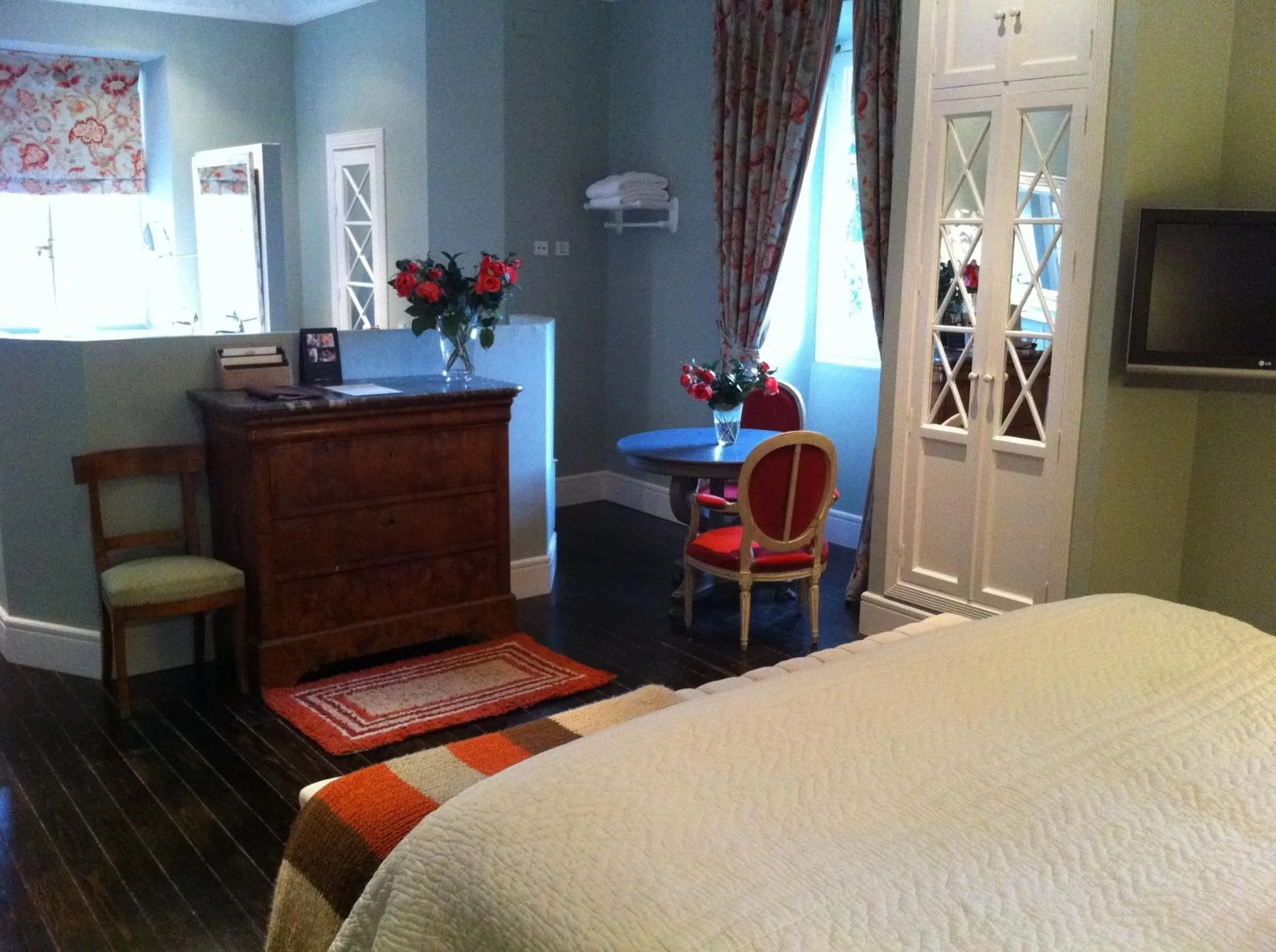 Photo of the whole room, Bed in Hotel Valdepalacios Gourmand 5* GL