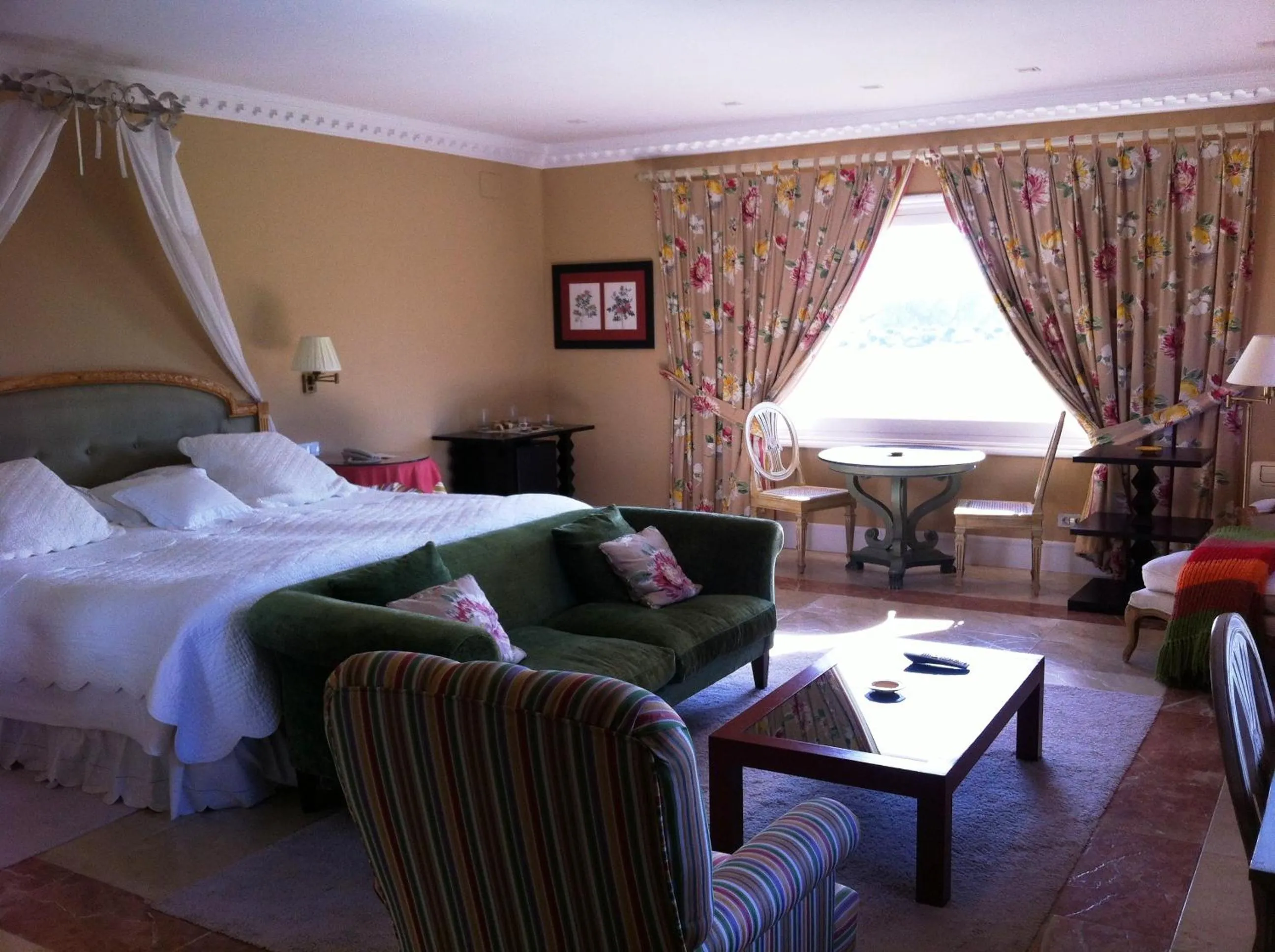 Photo of the whole room, Bed in Hotel Valdepalacios Gourmand 5* GL