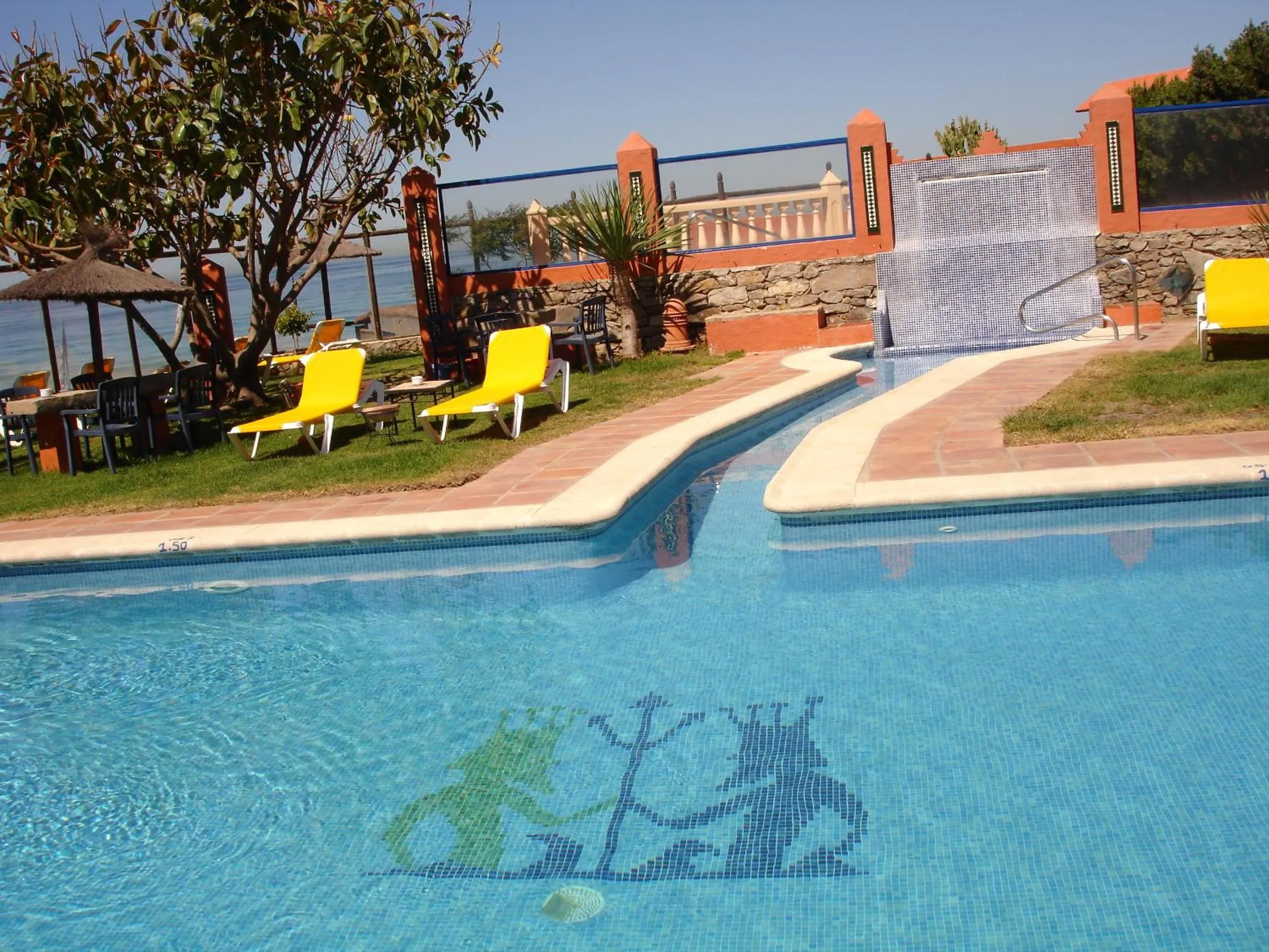 Swimming pool in Beach Hotel Dos Mares