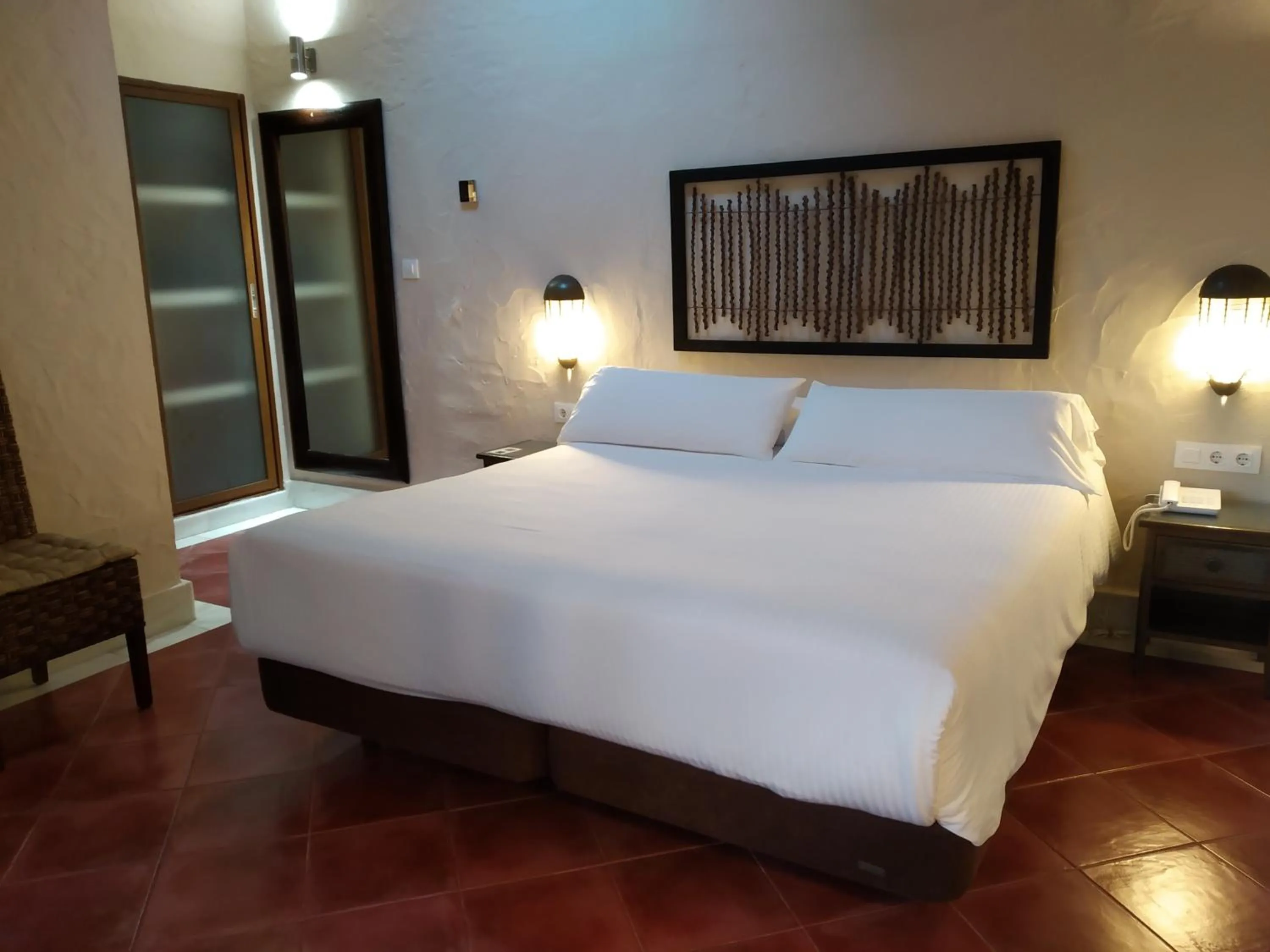 Bedroom, Bed in Beach Hotel Dos Mares