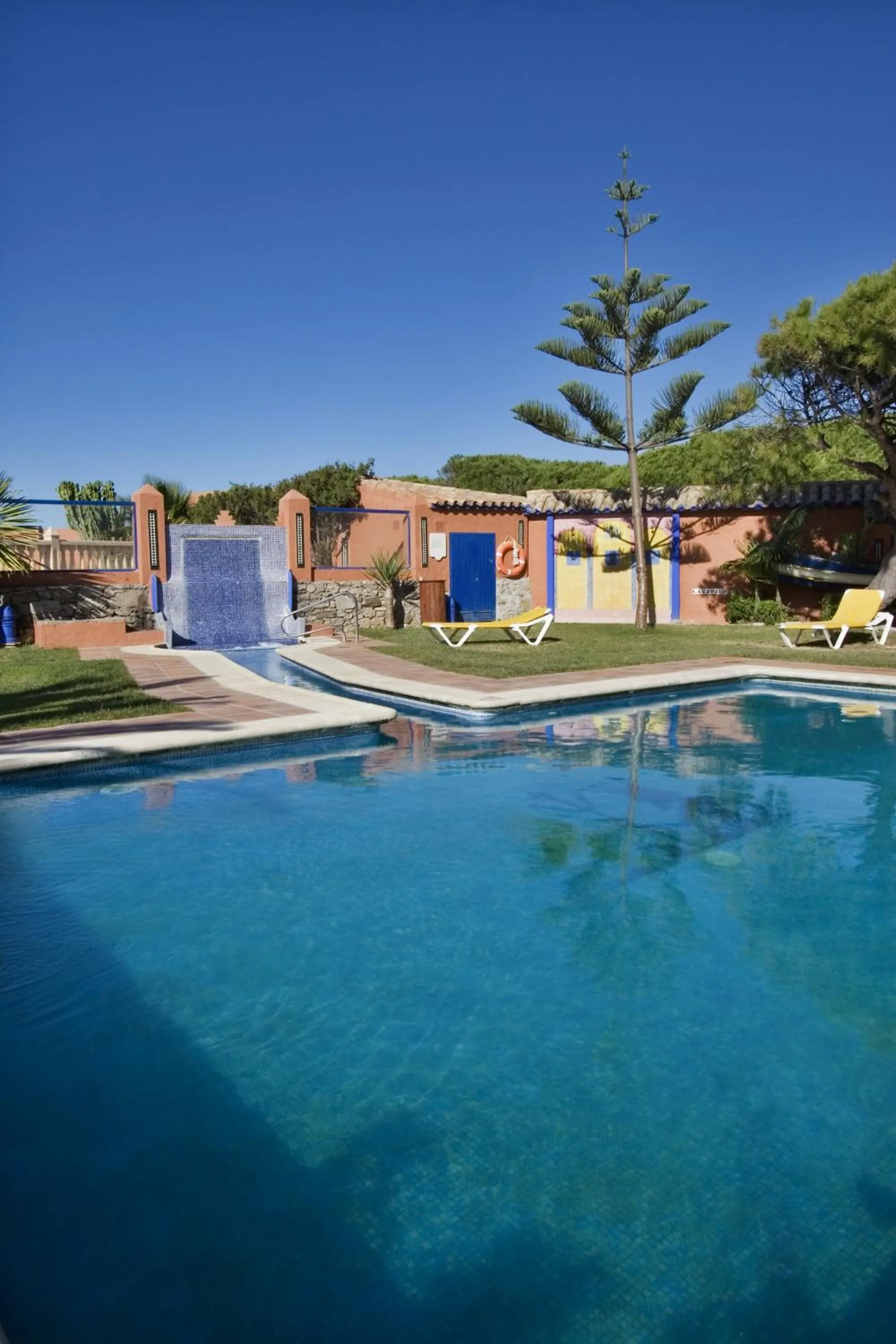 Swimming pool in Beach Hotel Dos Mares